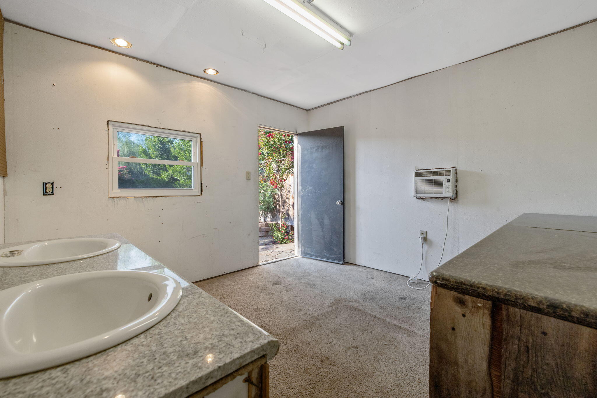 517 Yokut Ct, Woodlake, CA 93286