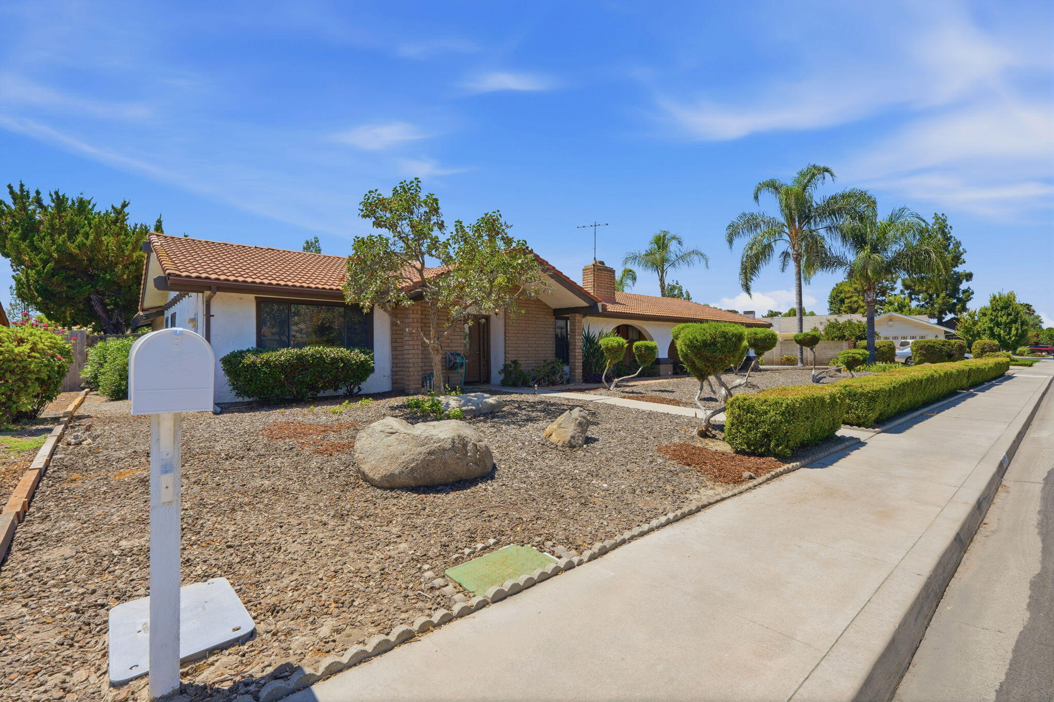 2431 S University St, Visalia, CA 93277