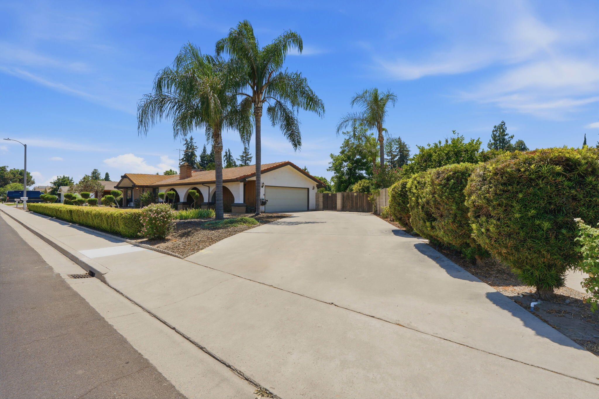 2431 S University St, Visalia, CA 93277