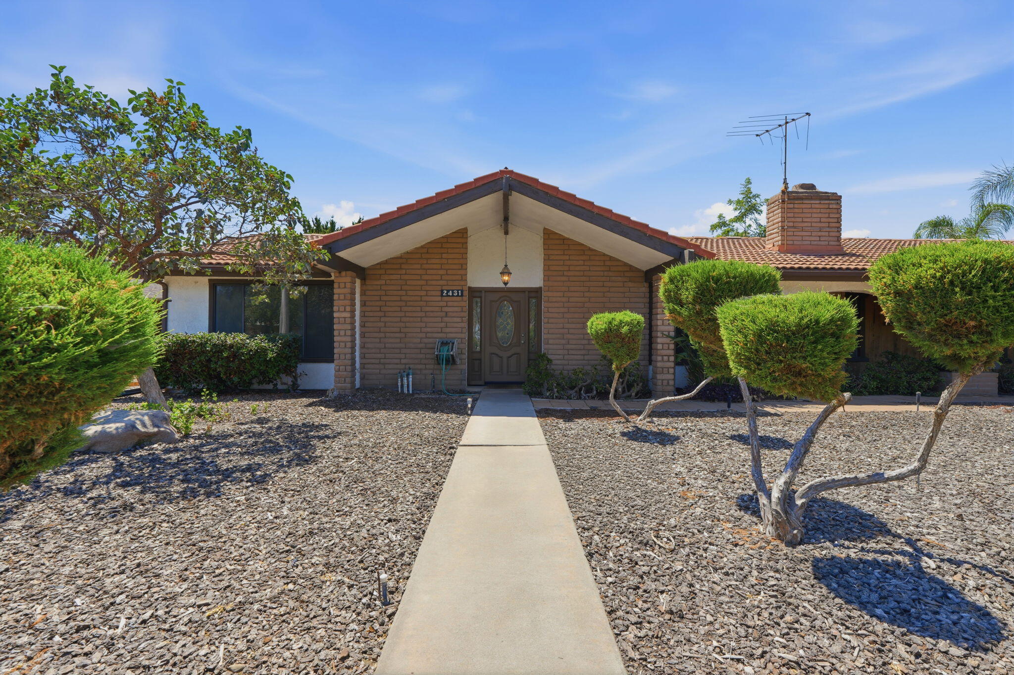2431 S University St, Visalia, CA 93277