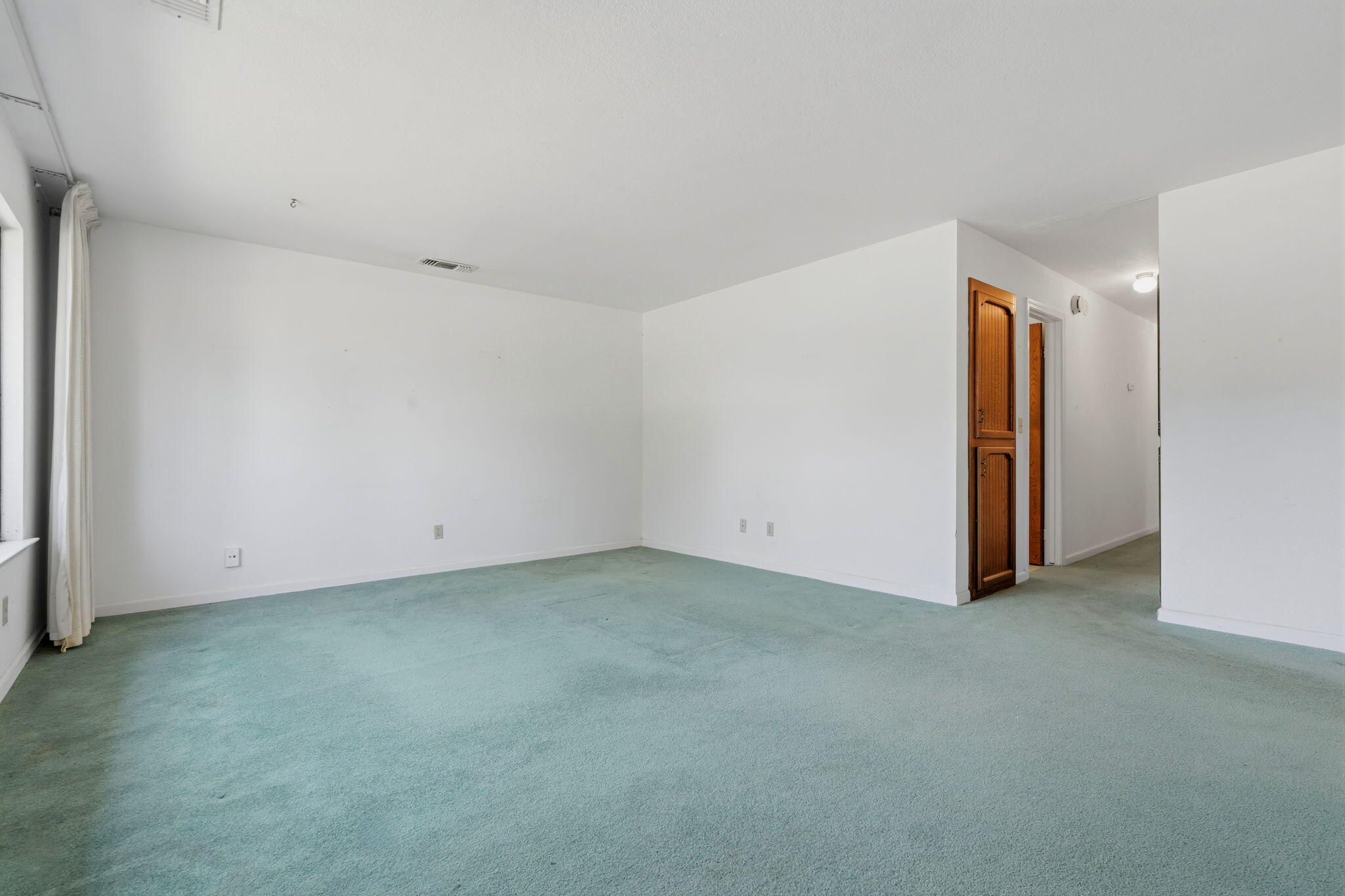 2431 S University St, Visalia, CA 93277