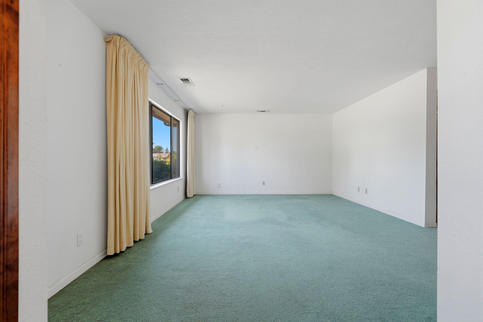 2431 S University St, Visalia, CA 93277