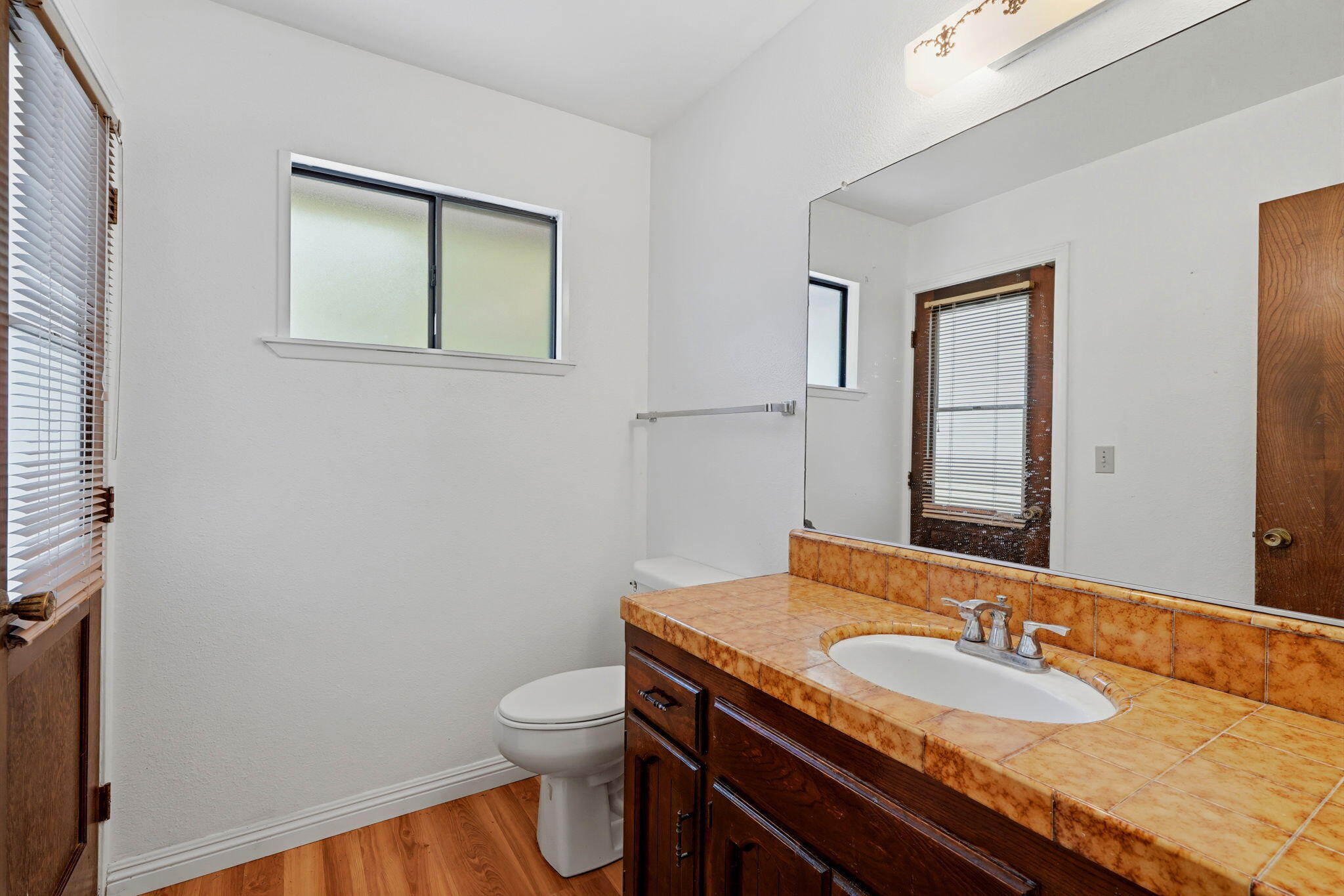 2431 S University St, Visalia, CA 93277