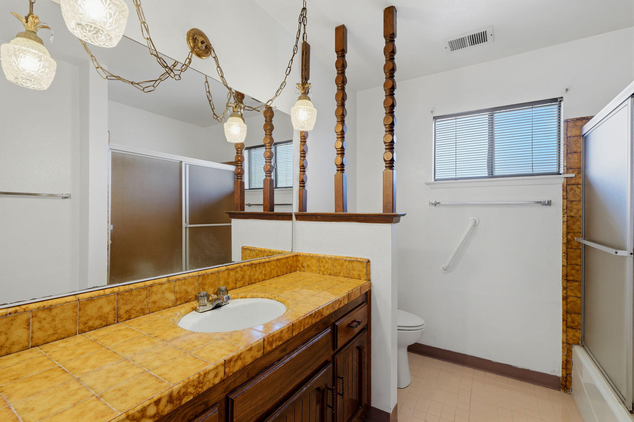 2431 S University St, Visalia, CA 93277