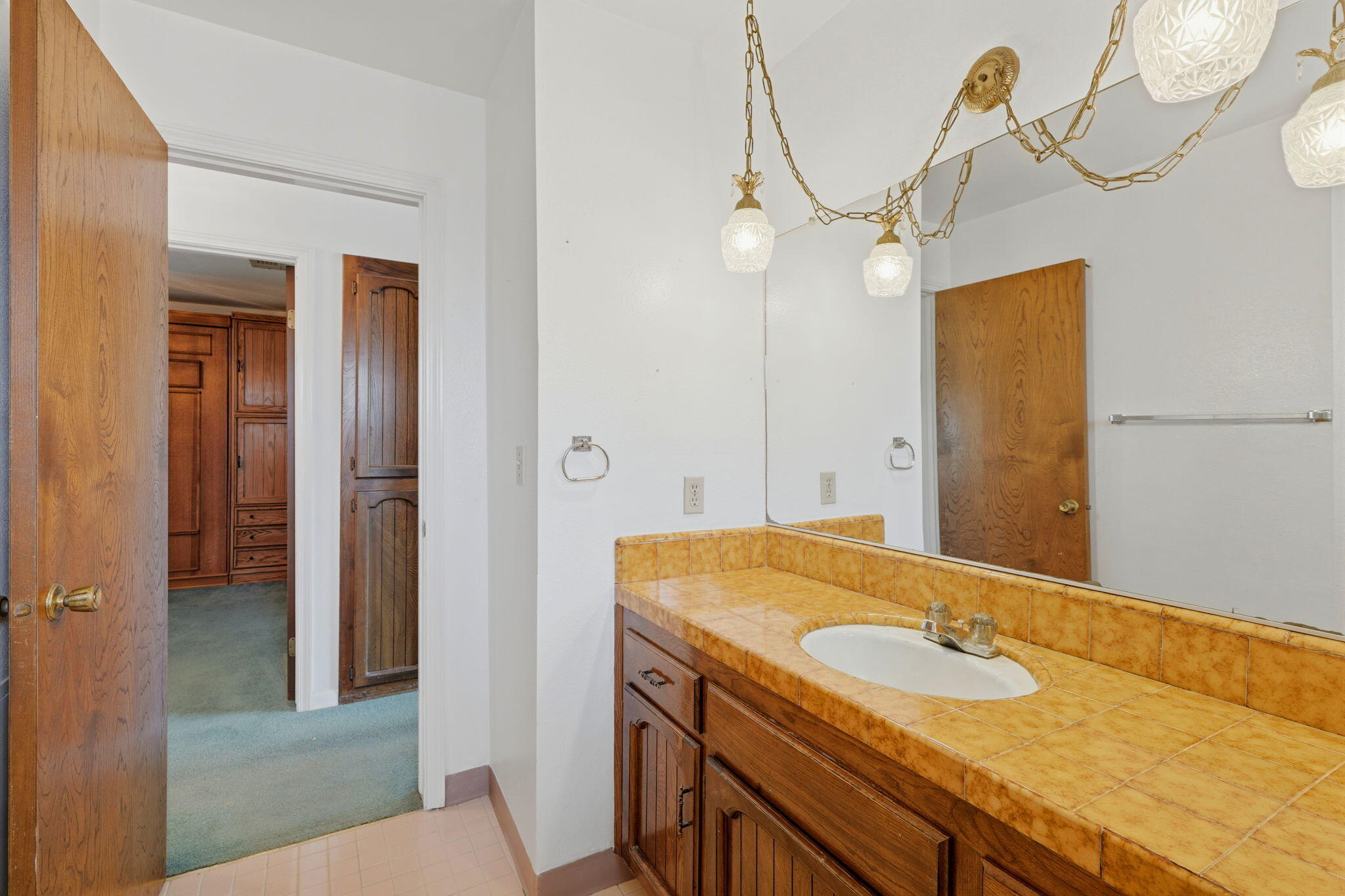 2431 S University St, Visalia, CA 93277