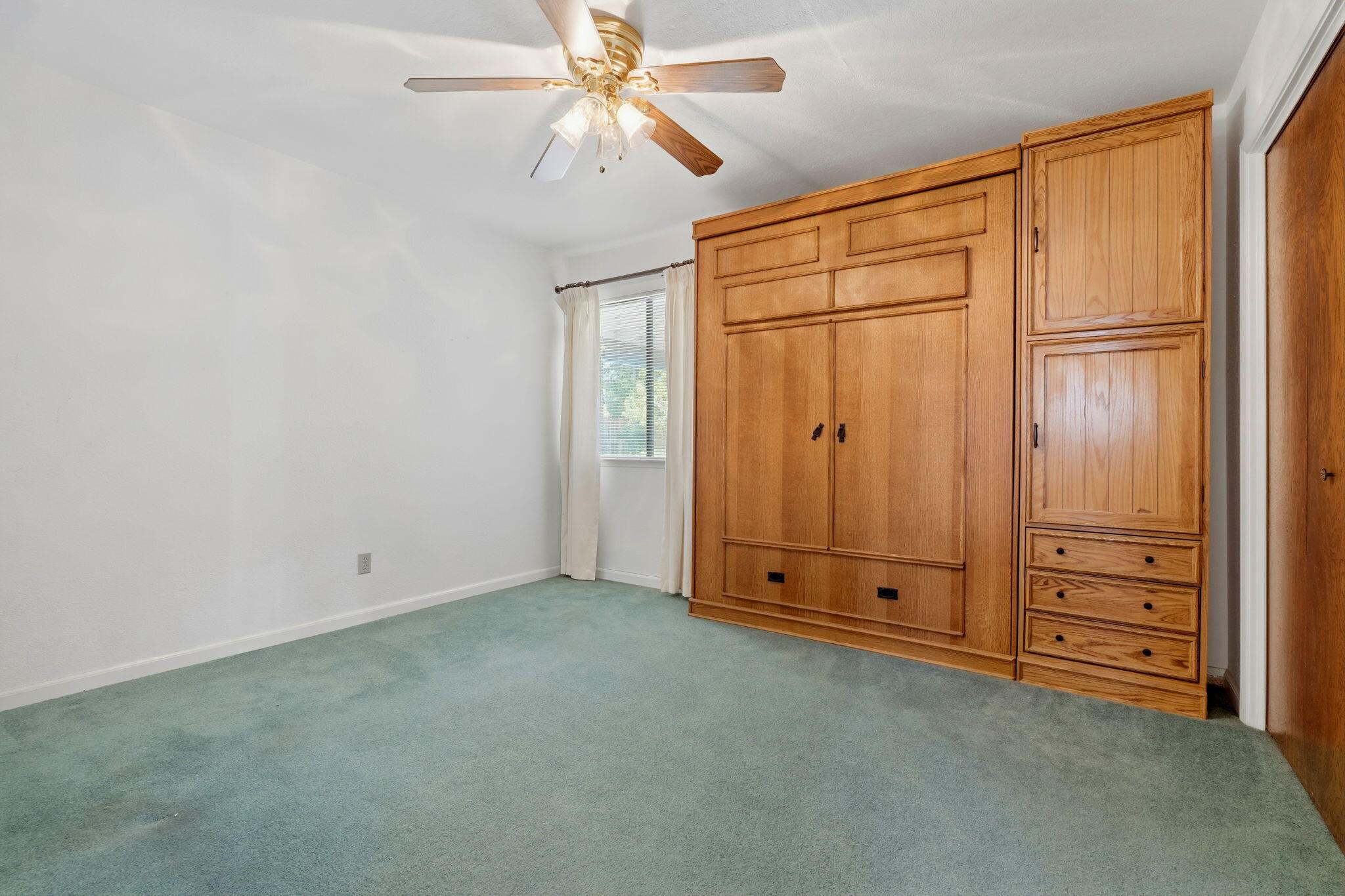 2431 S University St, Visalia, CA 93277