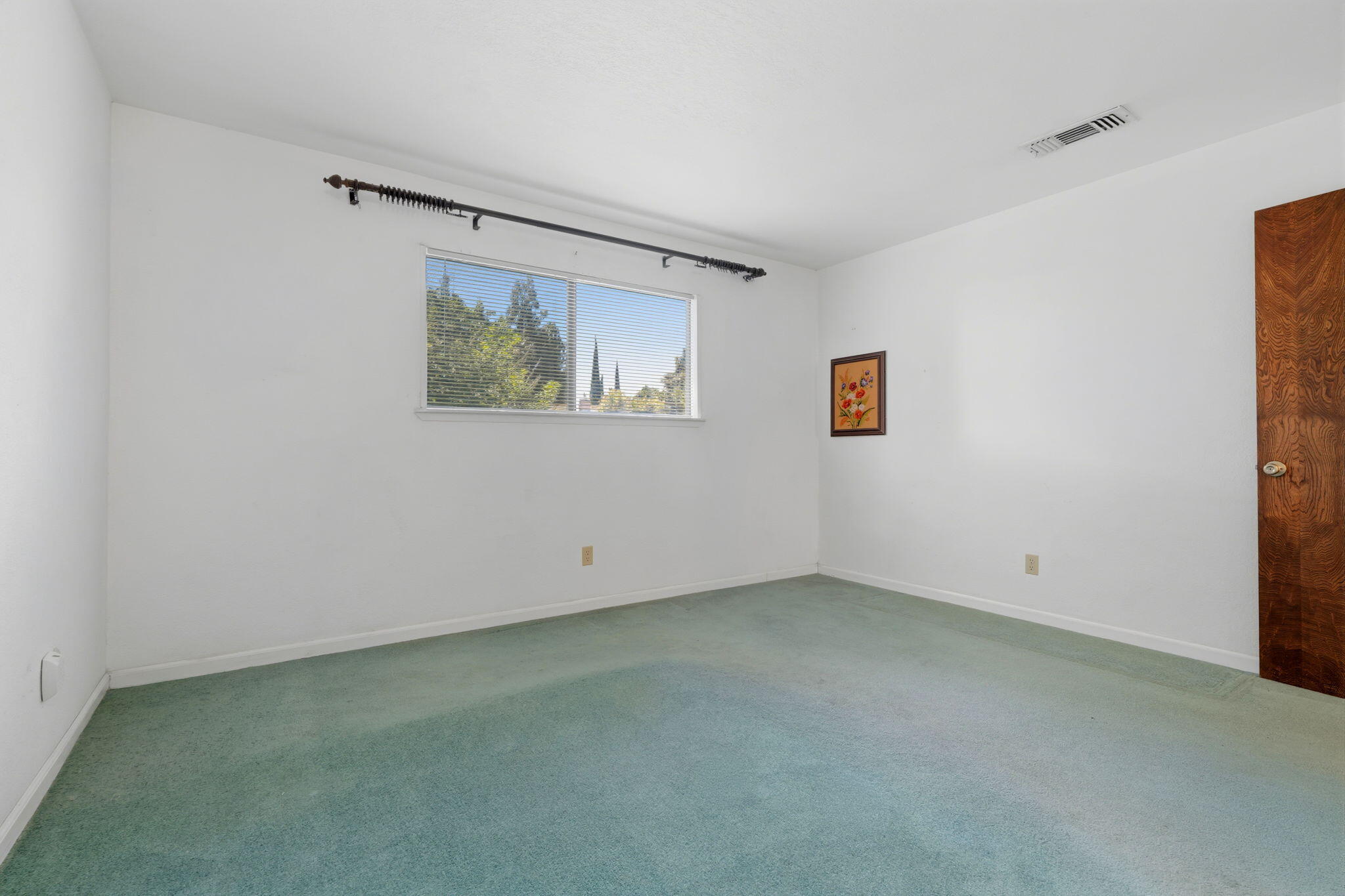 2431 S University St, Visalia, CA 93277