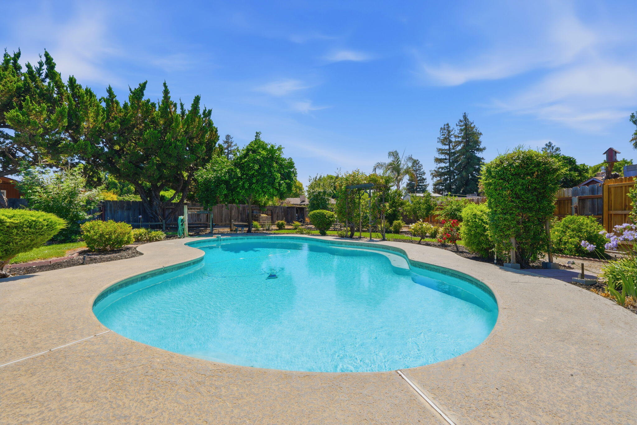 2431 S University St, Visalia, CA 93277