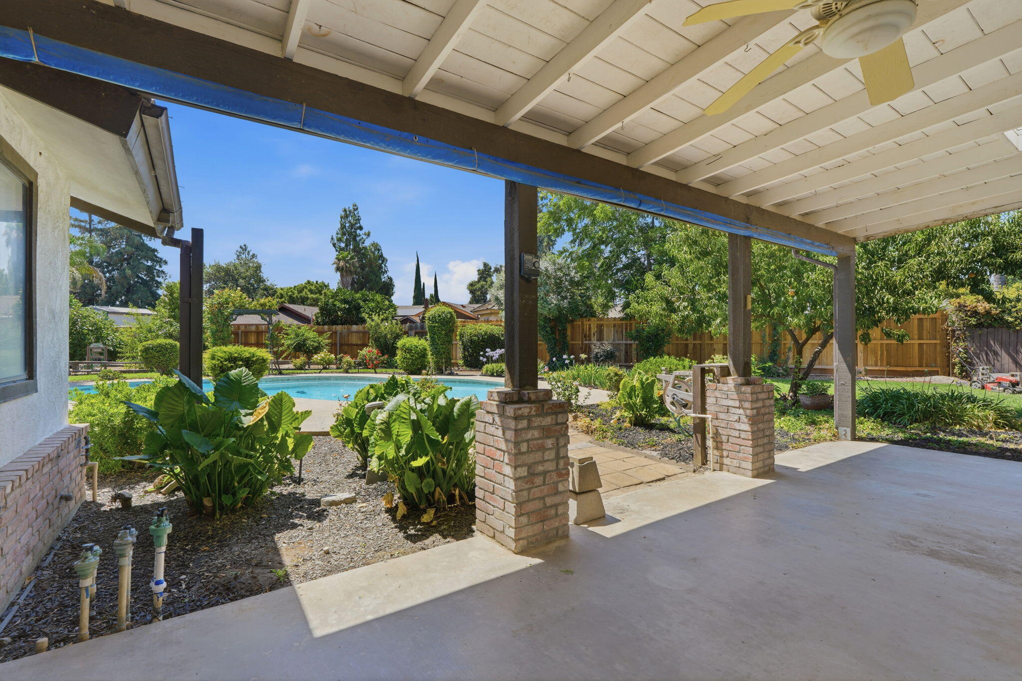 2431 S University St, Visalia, CA 93277