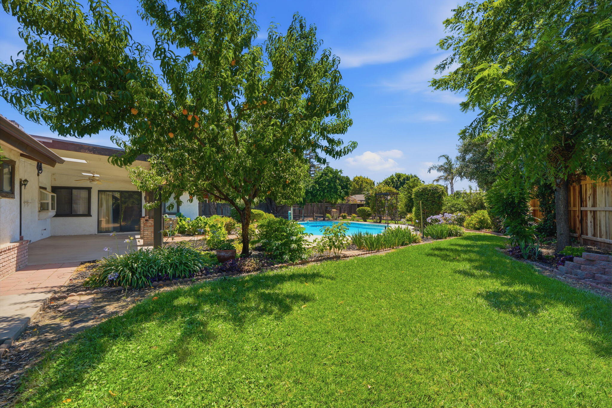 2431 S University St, Visalia, CA 93277