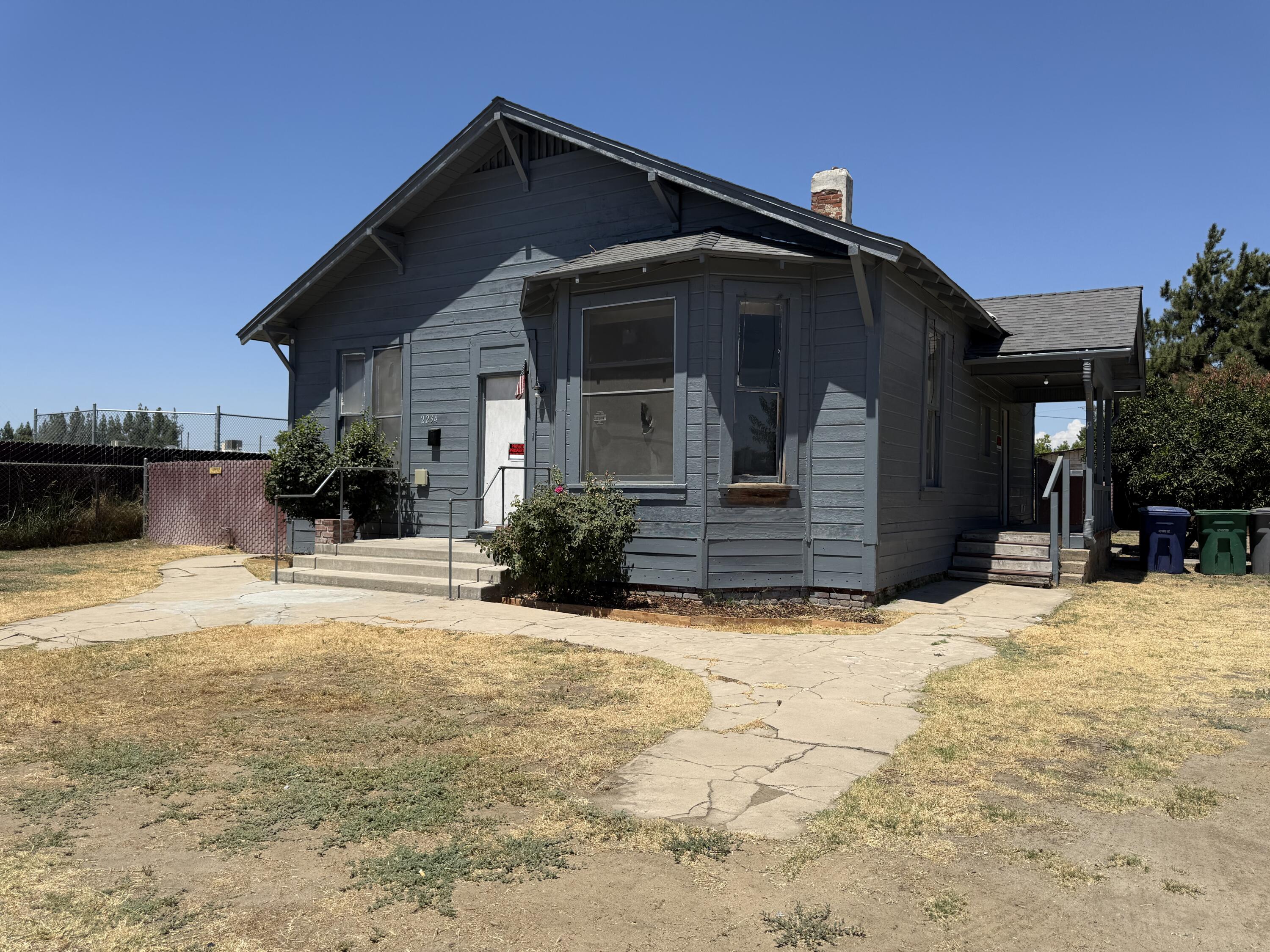 2234 Young St, Selma, CA 93662