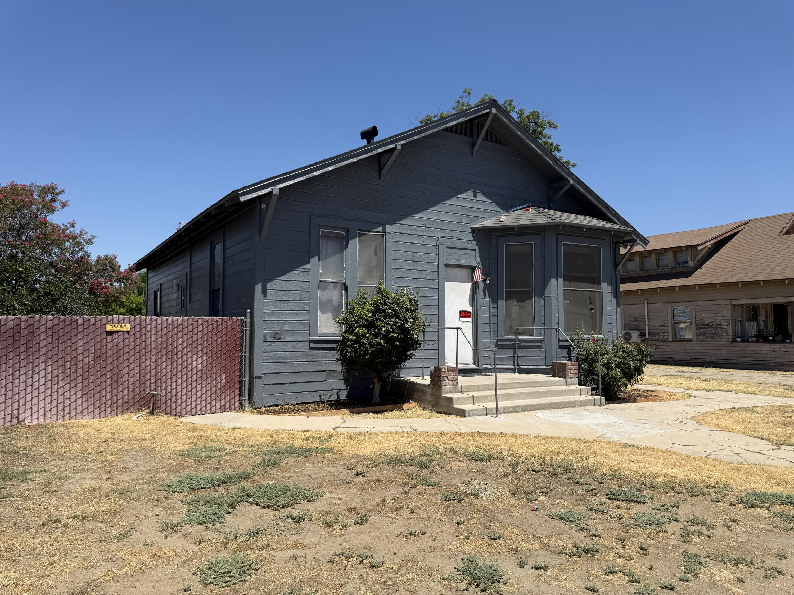 2234 Young St, Selma, CA 93662