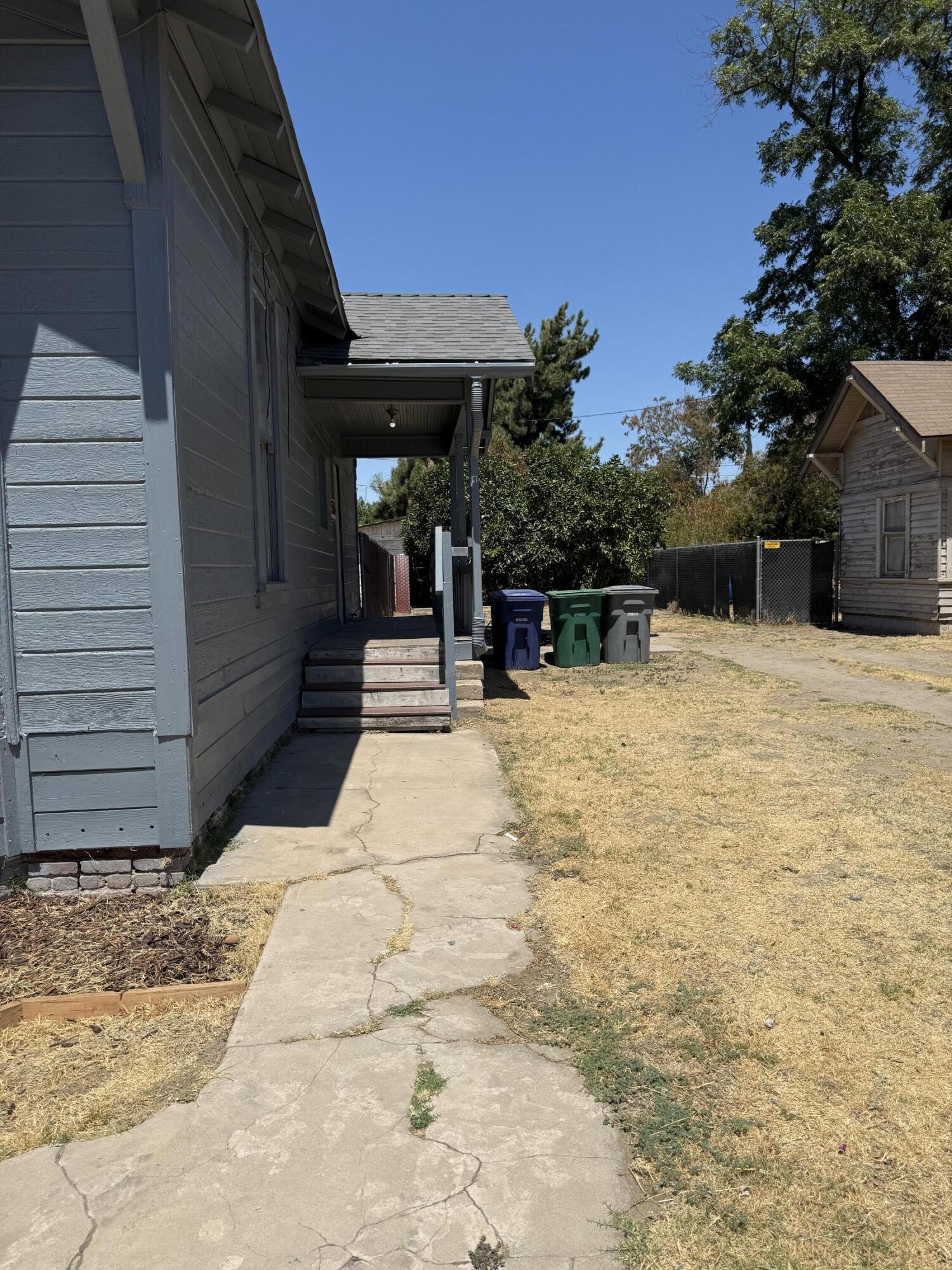 2234 Young St, Selma, CA 93662