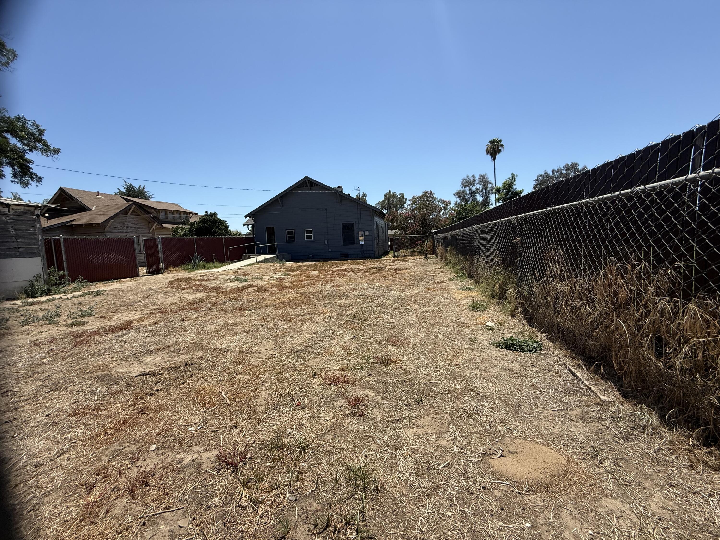 2234 Young St, Selma, CA 93662