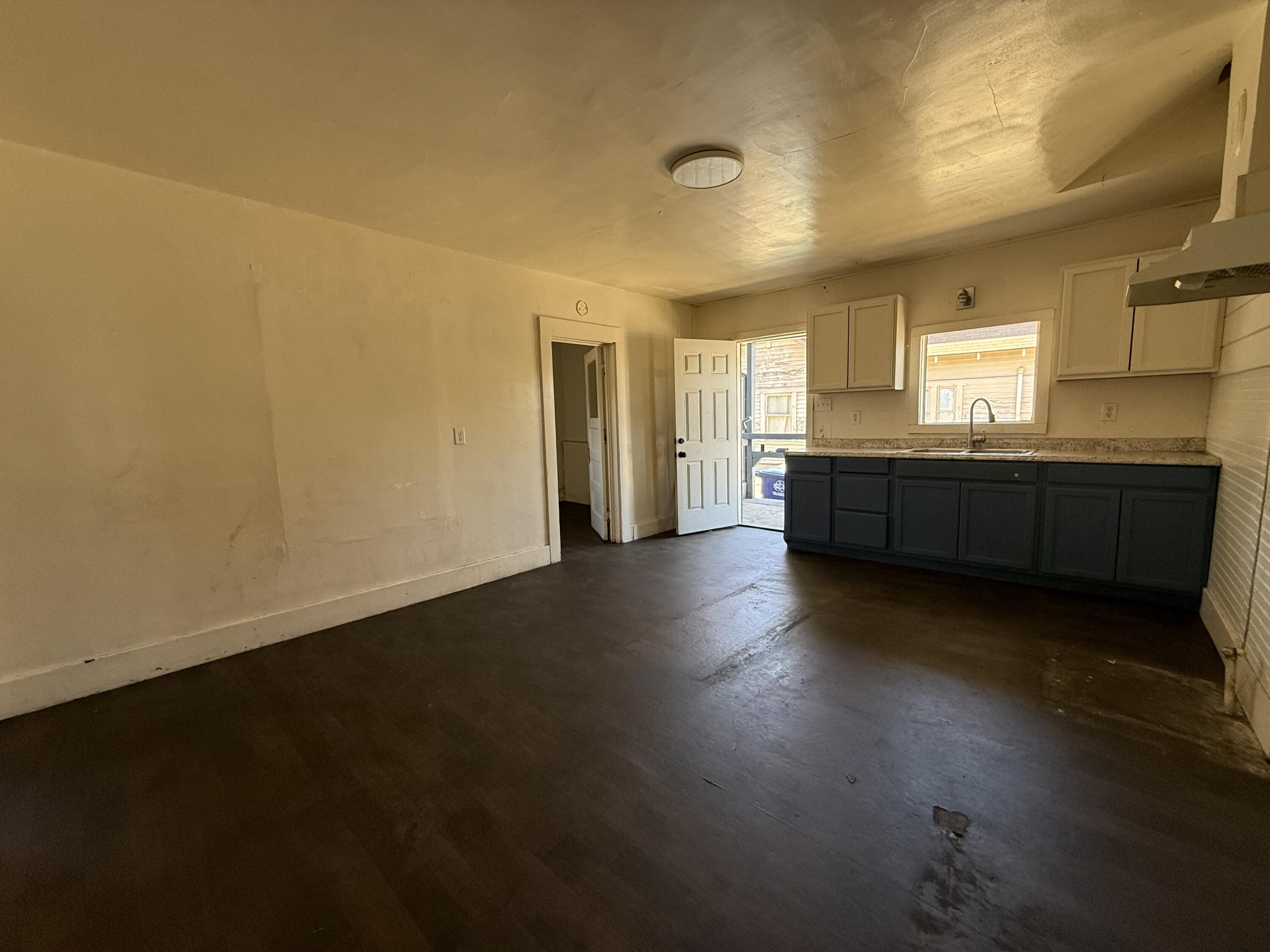 2234 Young St, Selma, CA 93662