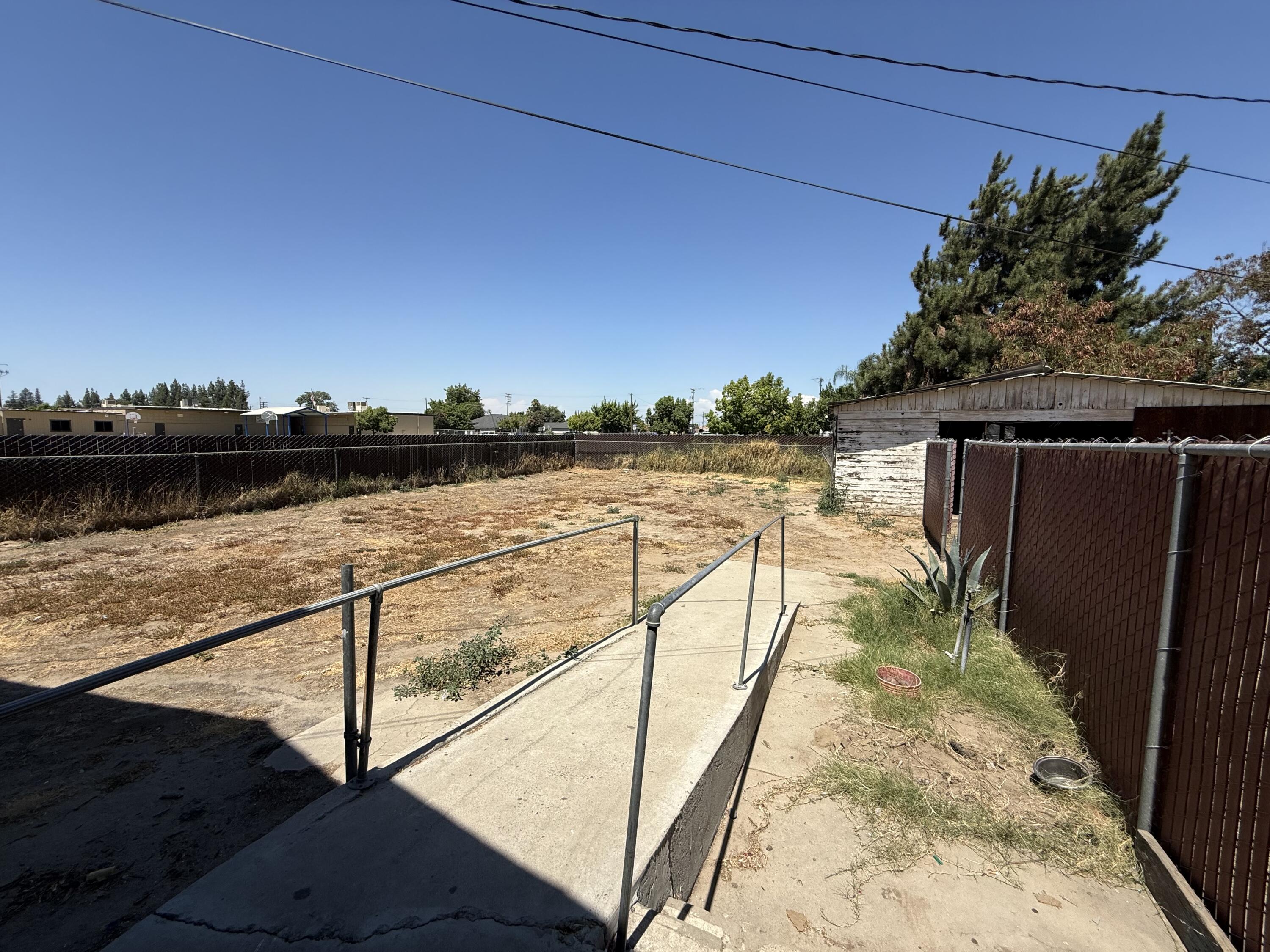 2234 Young St, Selma, CA 93662