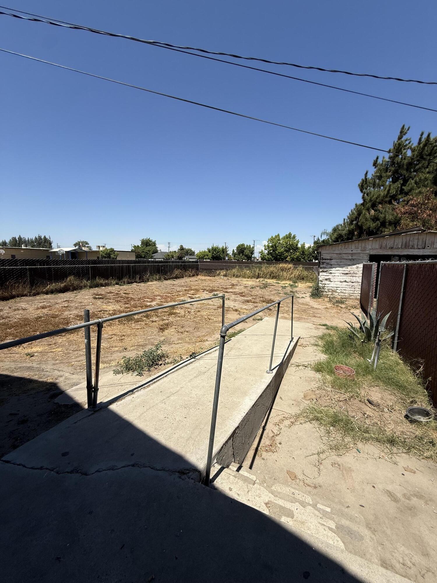 2234 Young St, Selma, CA 93662