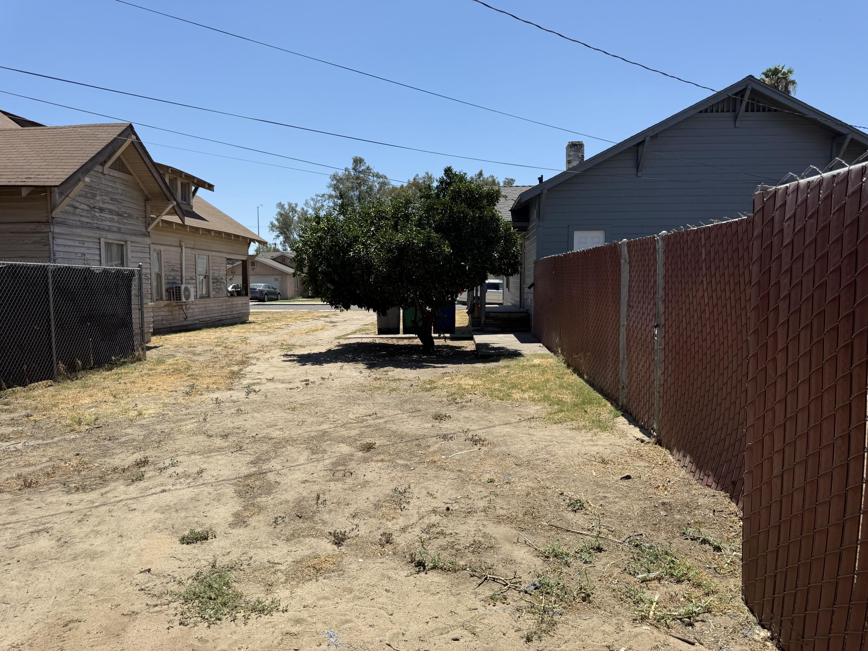 2234 Young St, Selma, CA 93662