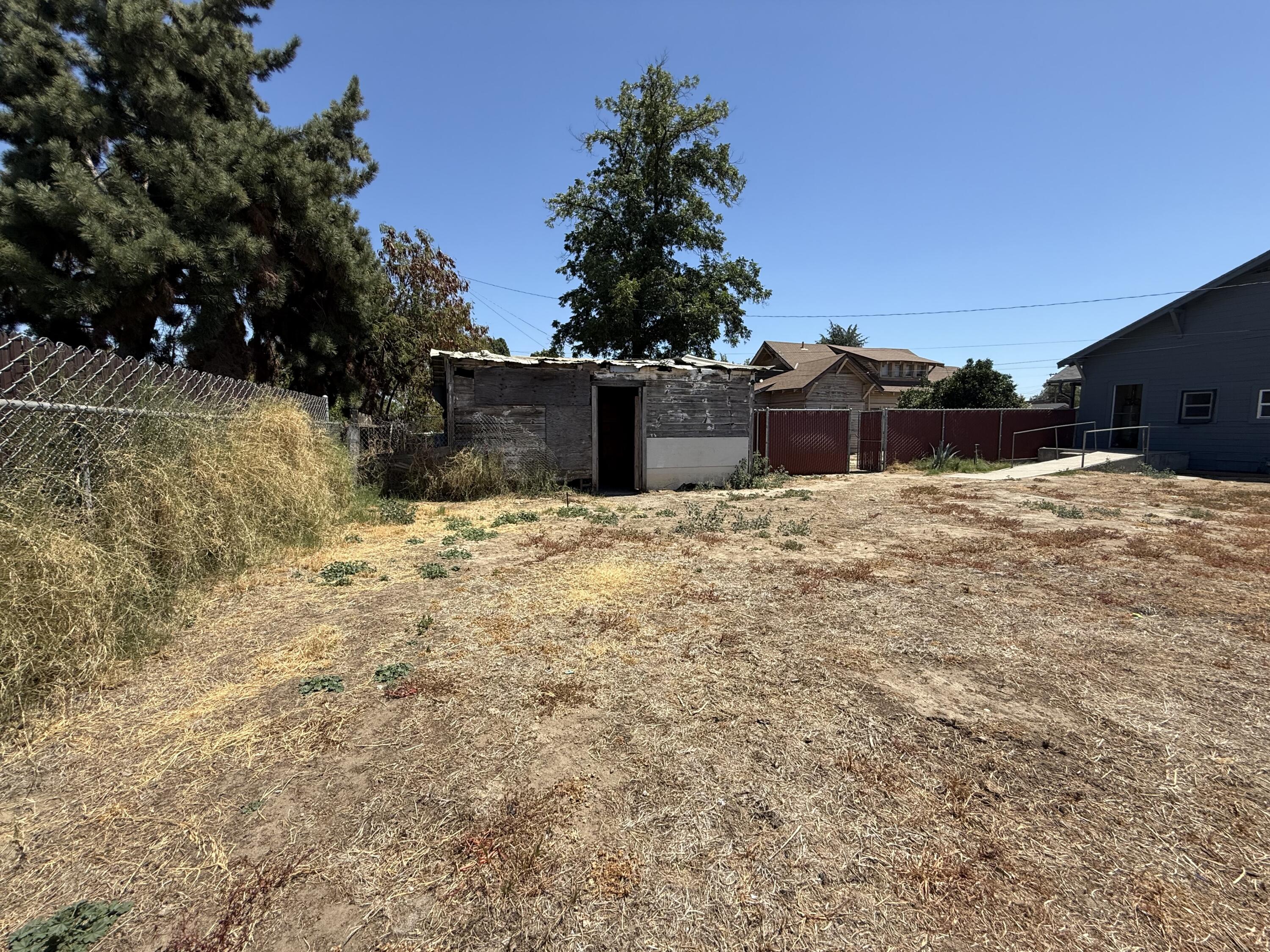 2234 Young St, Selma, CA 93662