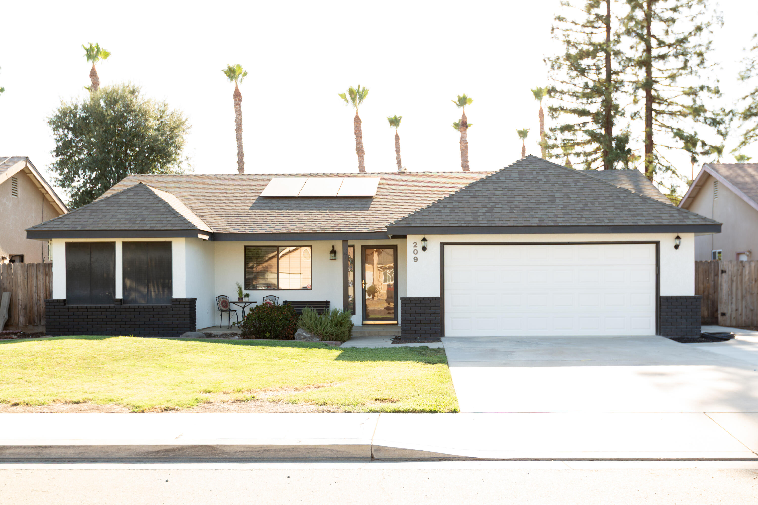 209 S Atwood Ct, Visalia, CA 93291