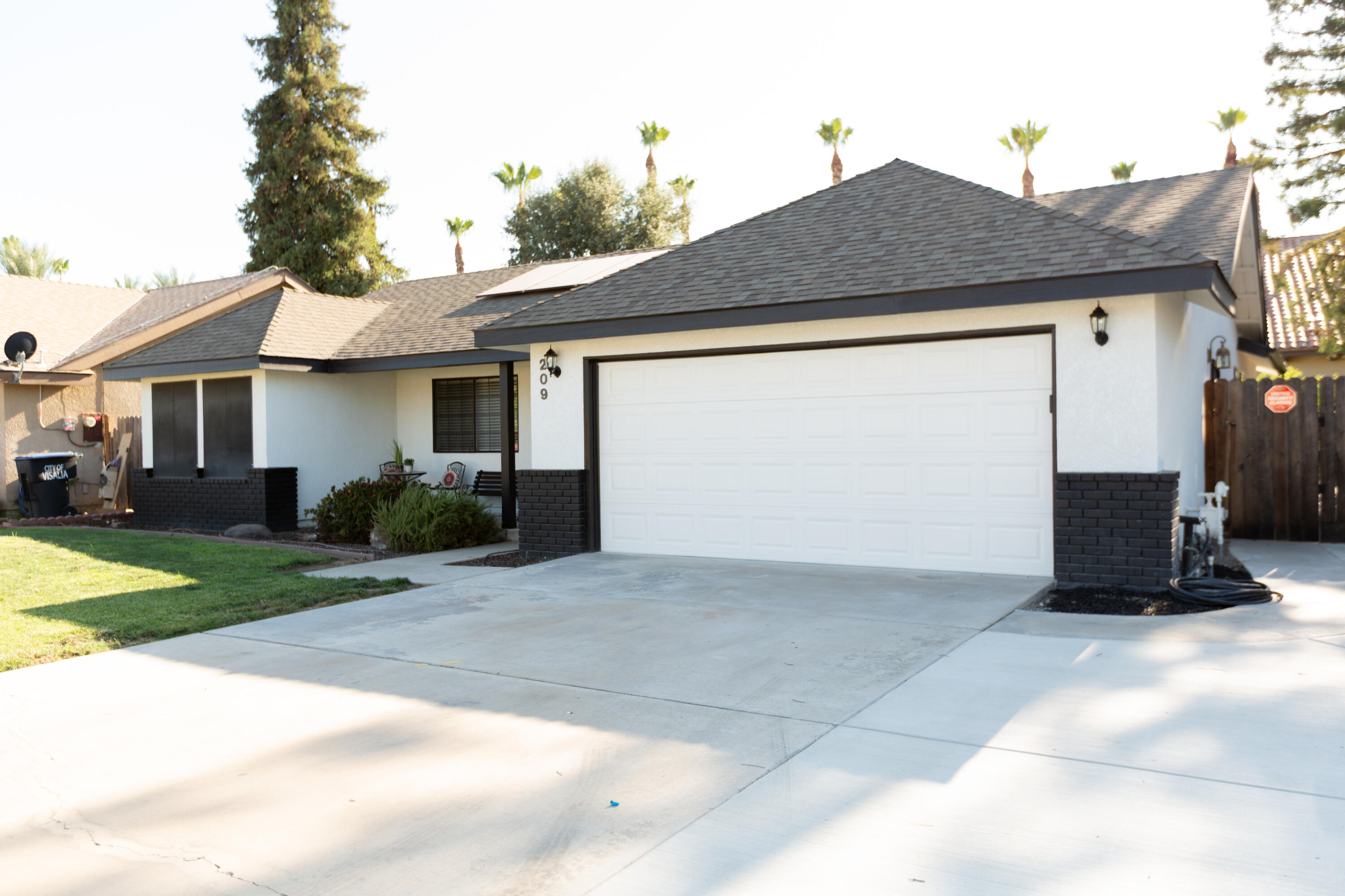 209 S Atwood Ct, Visalia, CA 93291