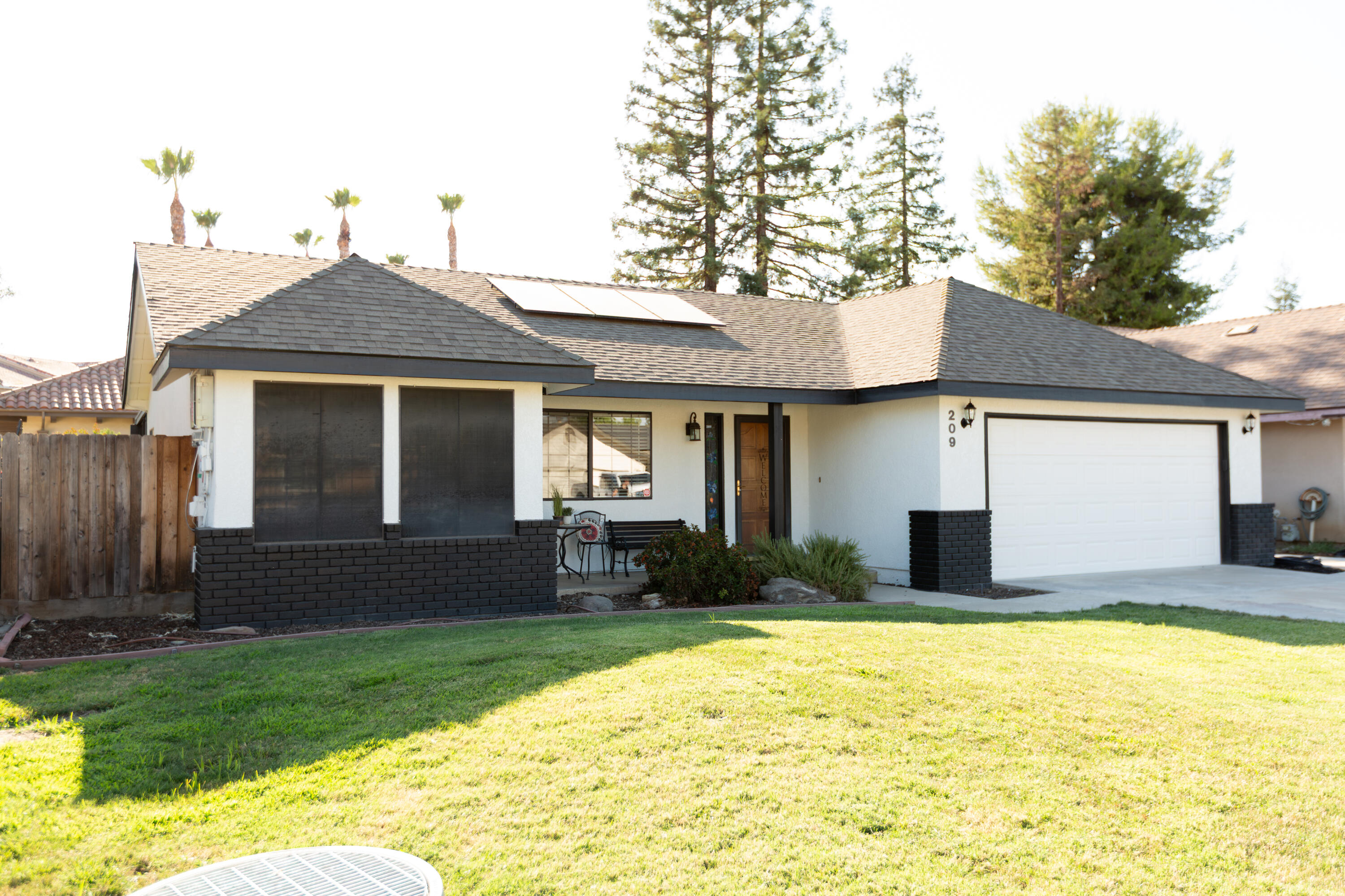 209 S Atwood Ct, Visalia, CA 93291