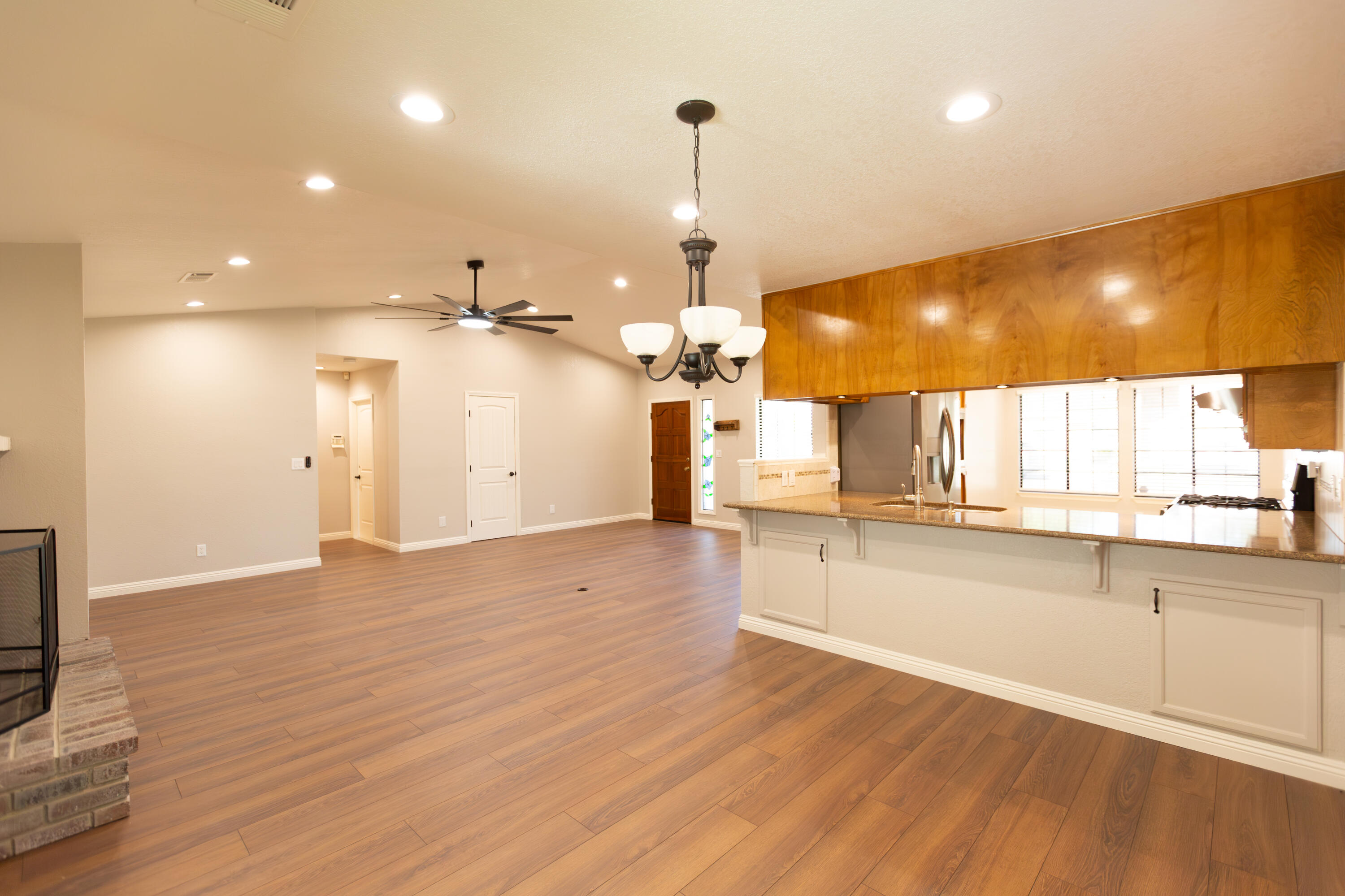 209 S Atwood Ct, Visalia, CA 93291