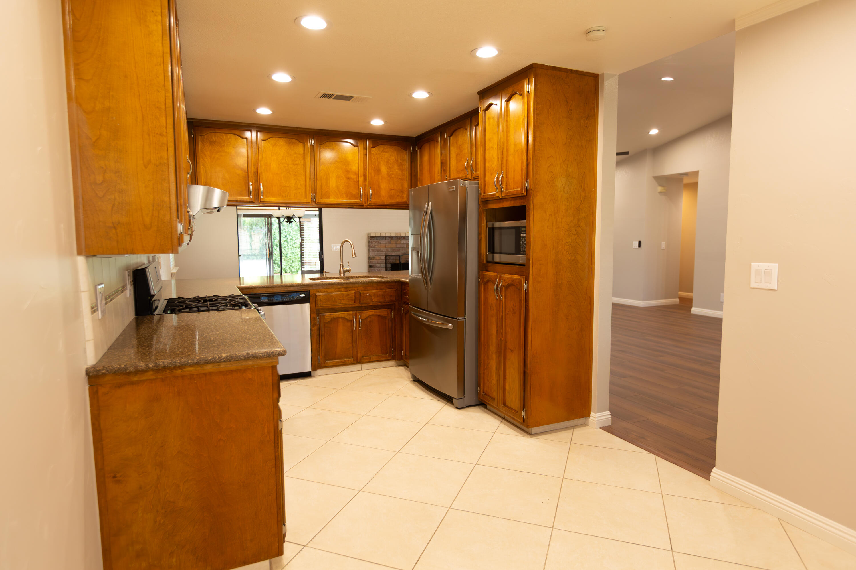 209 S Atwood Ct, Visalia, CA 93291