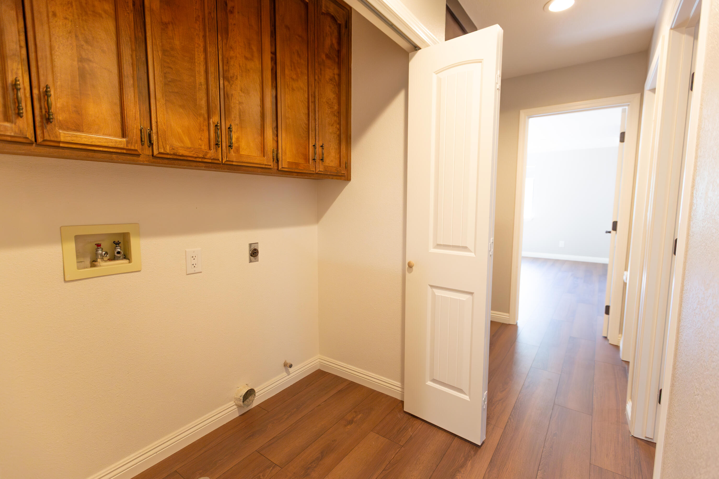 209 S Atwood Ct, Visalia, CA 93291