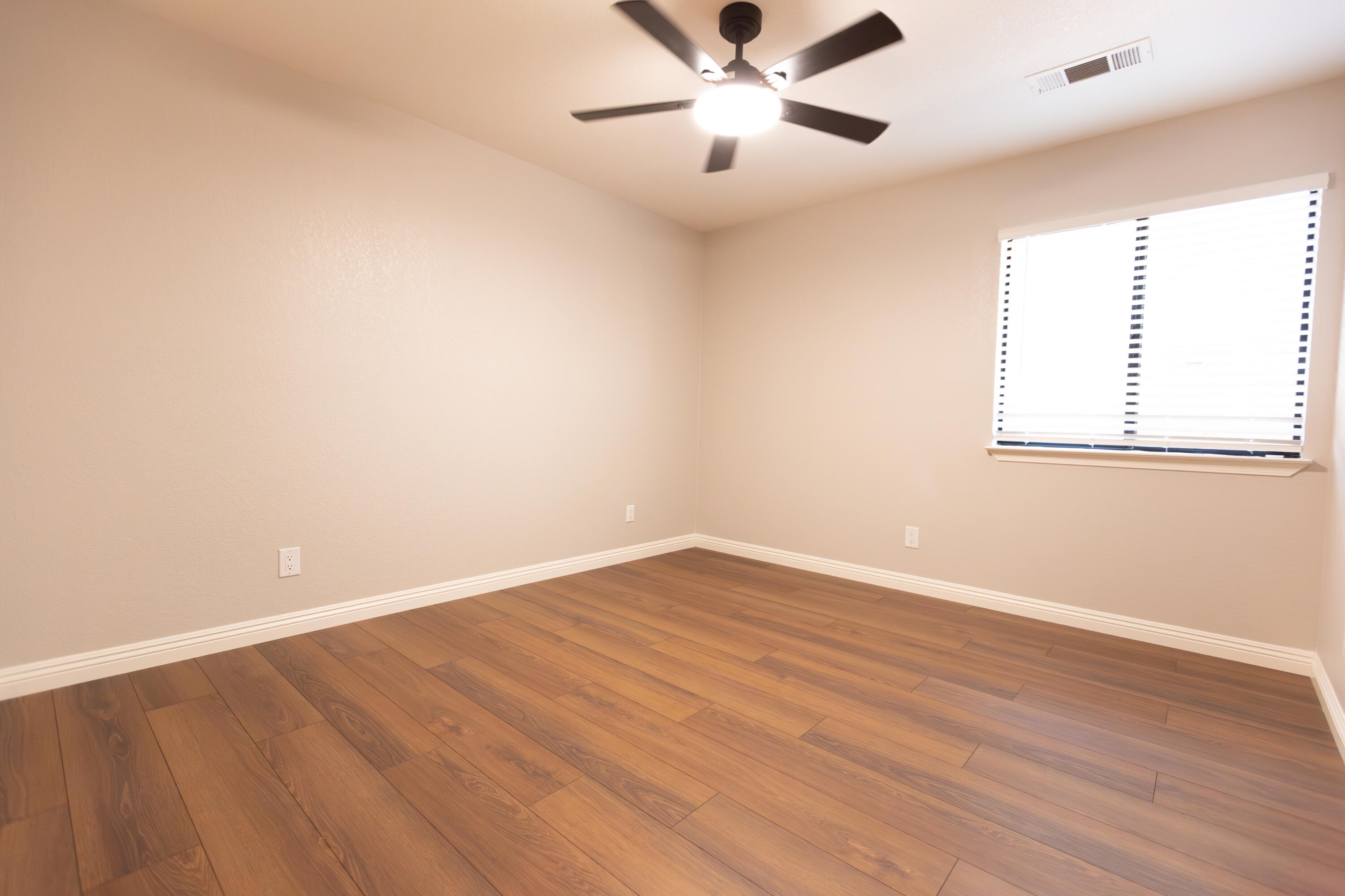 209 S Atwood Ct, Visalia, CA 93291