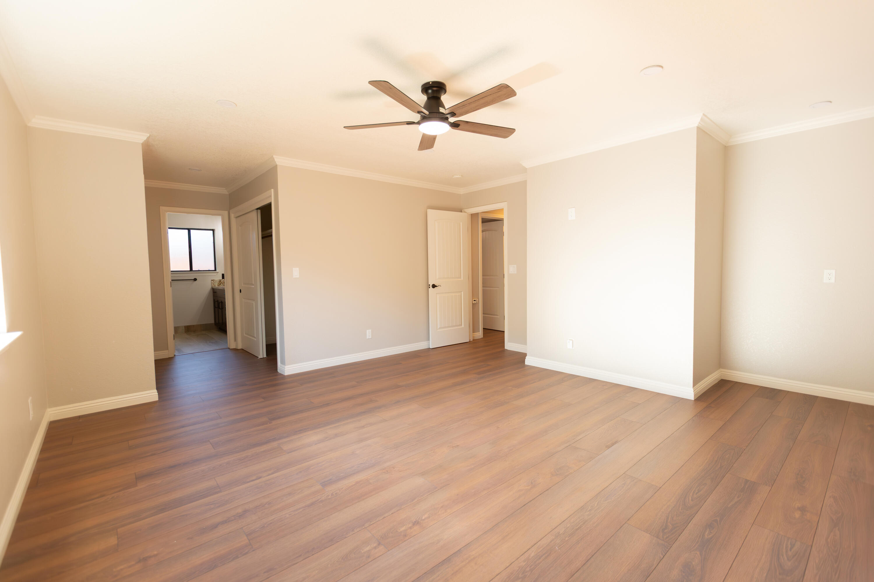 209 S Atwood Ct, Visalia, CA 93291