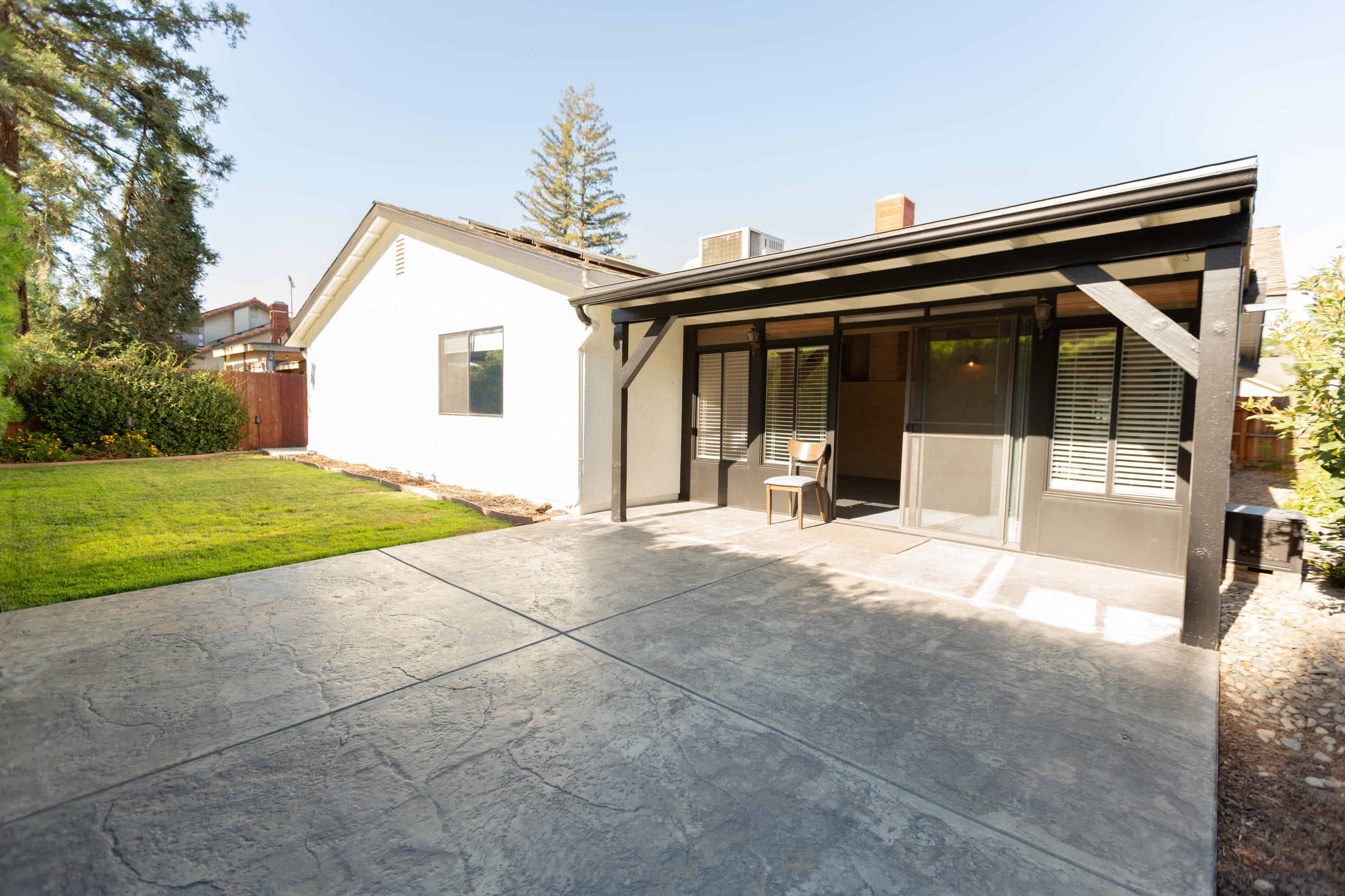 209 S Atwood Ct, Visalia, CA 93291