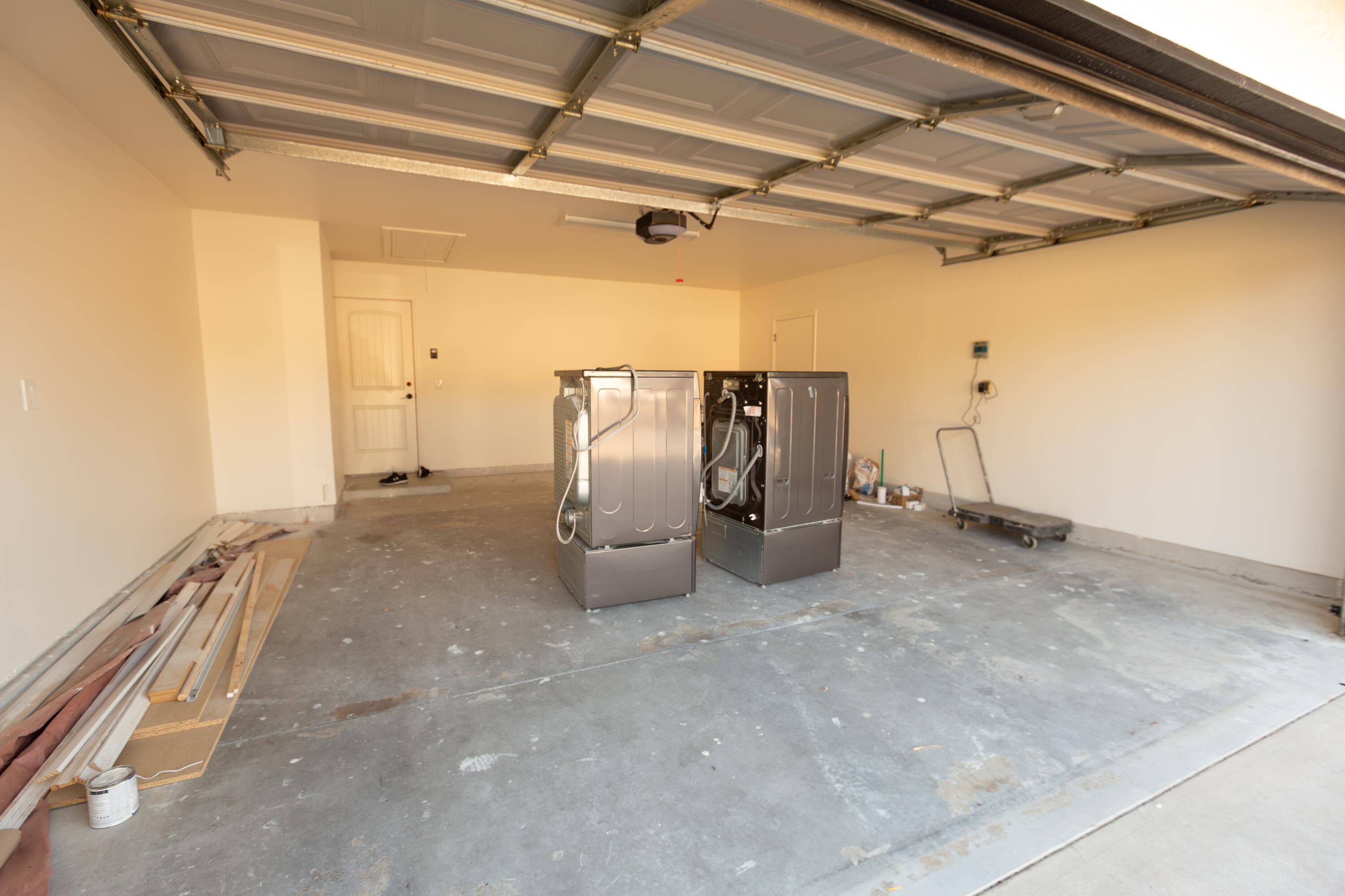 209 S Atwood Ct, Visalia, CA 93291