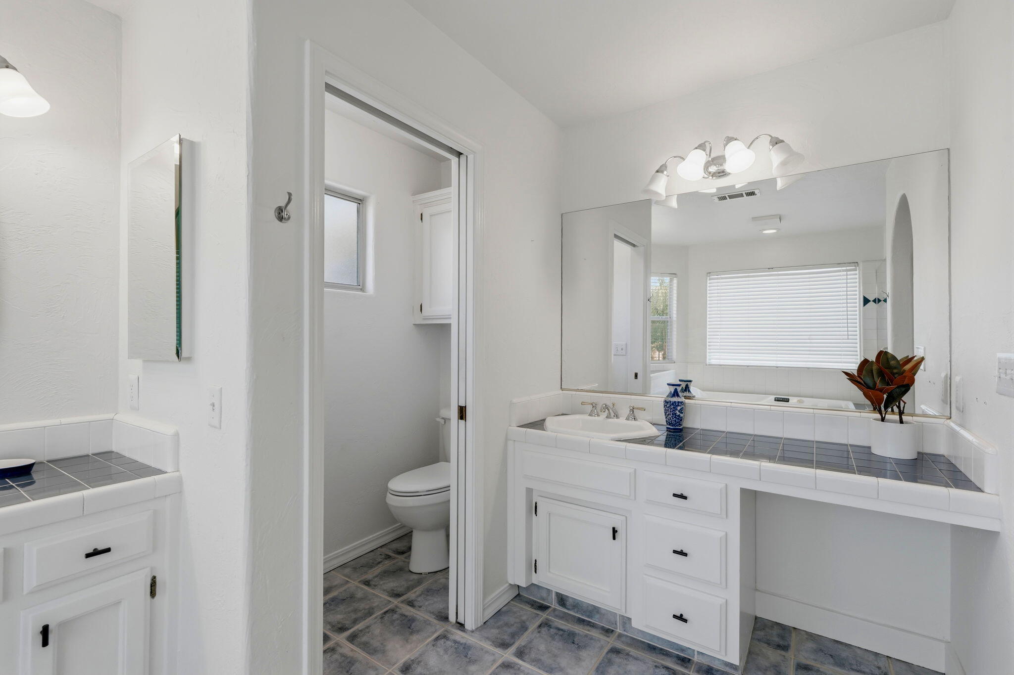 4928 W Monte Verde Ct, Visalia, CA 93277