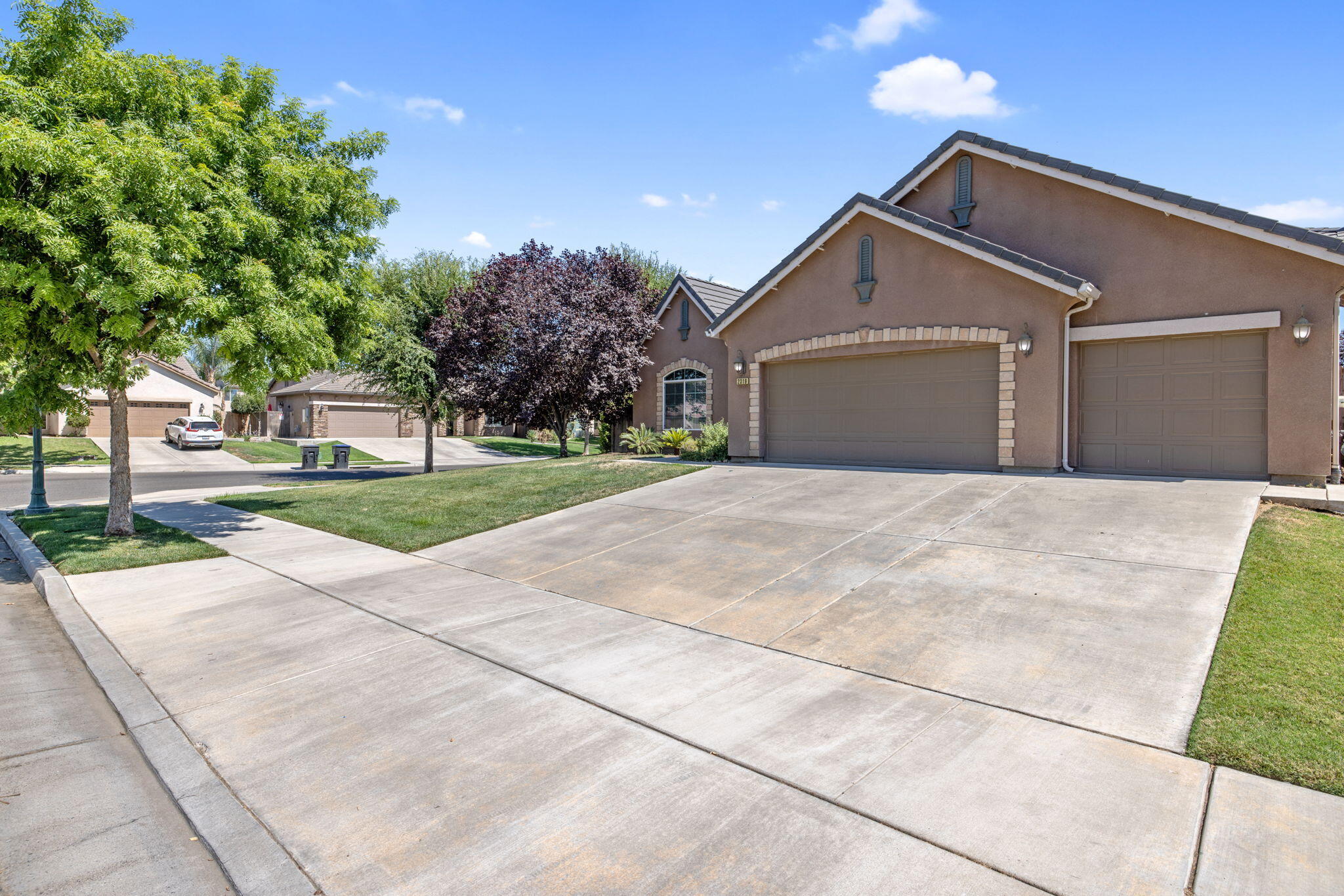 2319 W Tyler Ave, Visalia, CA 93291