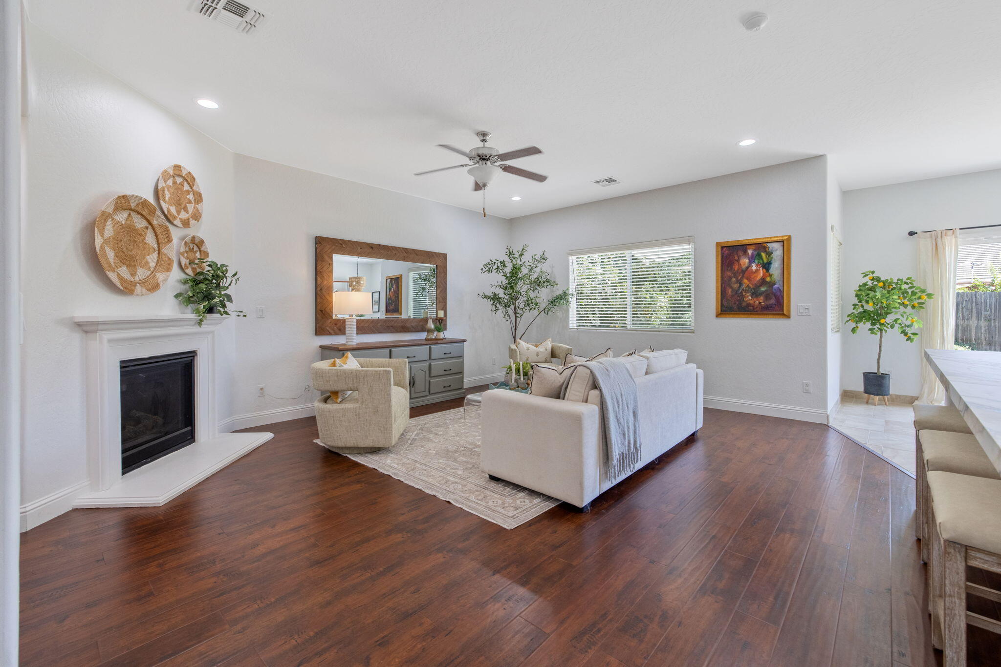 2319 W Tyler Ave, Visalia, CA 93291