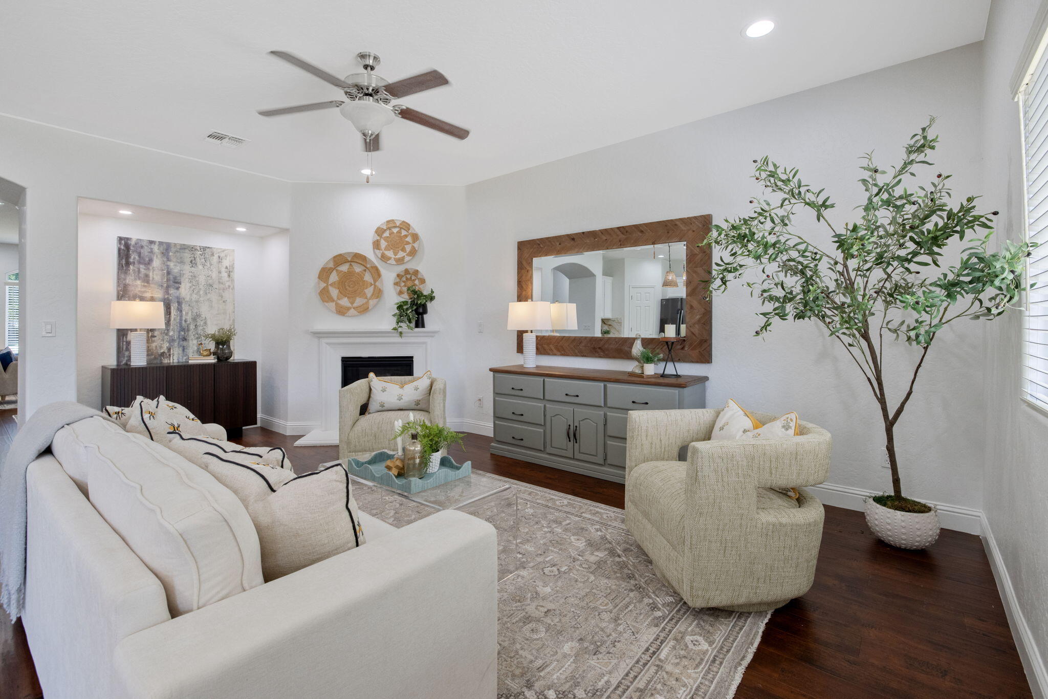 2319 W Tyler Ave, Visalia, CA 93291