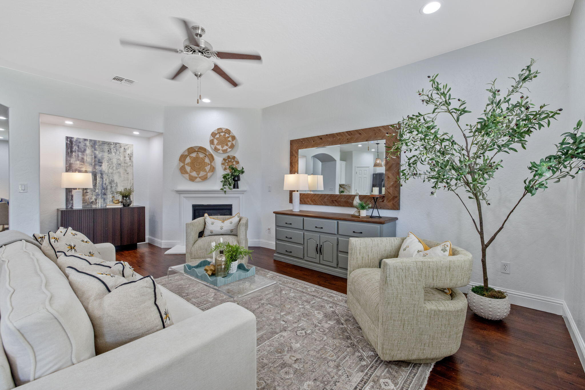 2319 W Tyler Ave, Visalia, CA 93291