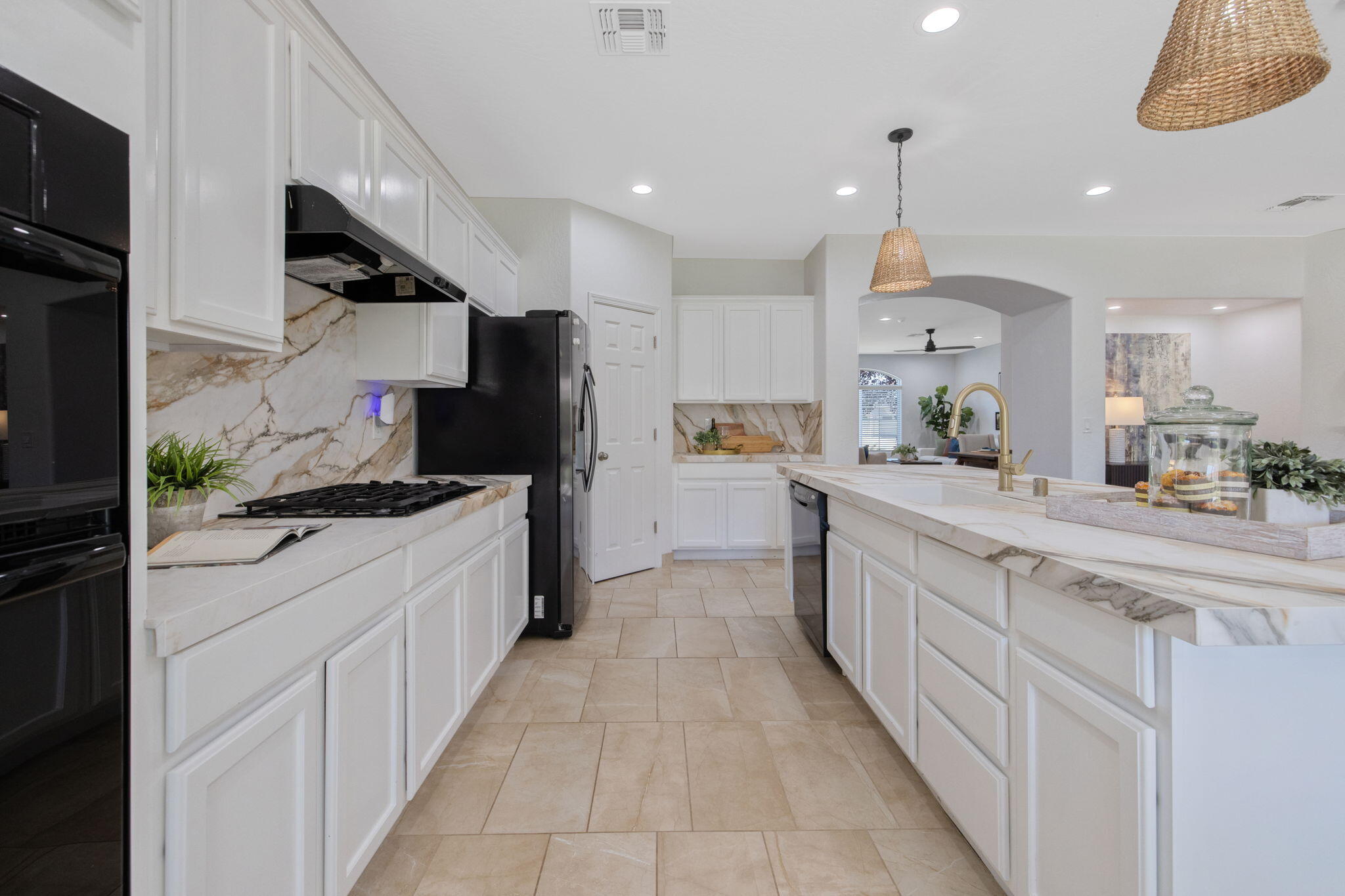 2319 W Tyler Ave, Visalia, CA 93291