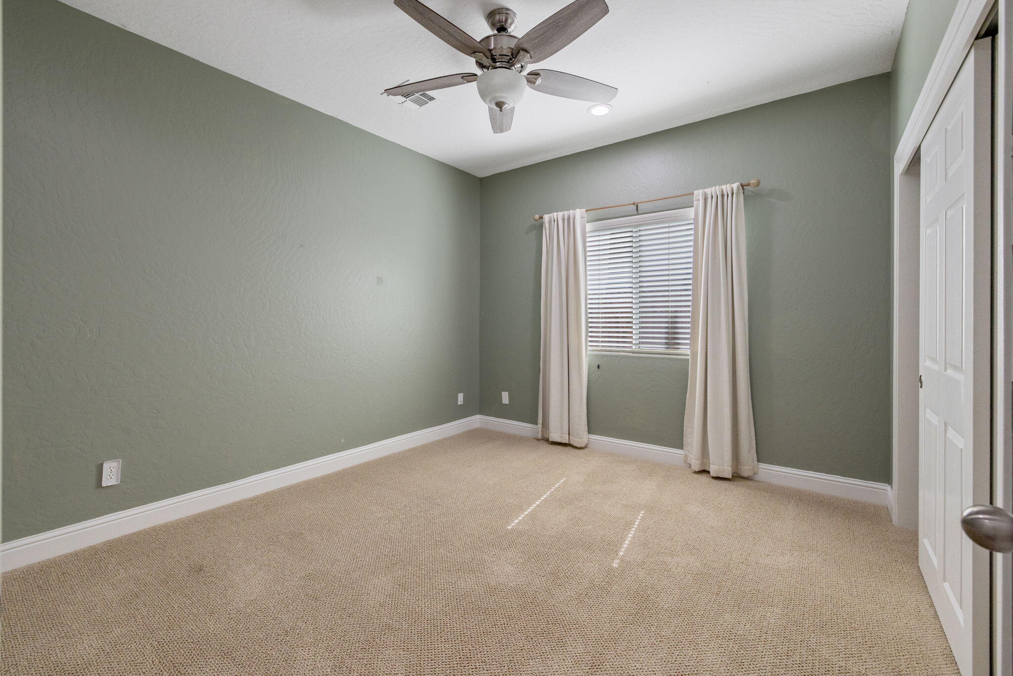 2319 W Tyler Ave, Visalia, CA 93291