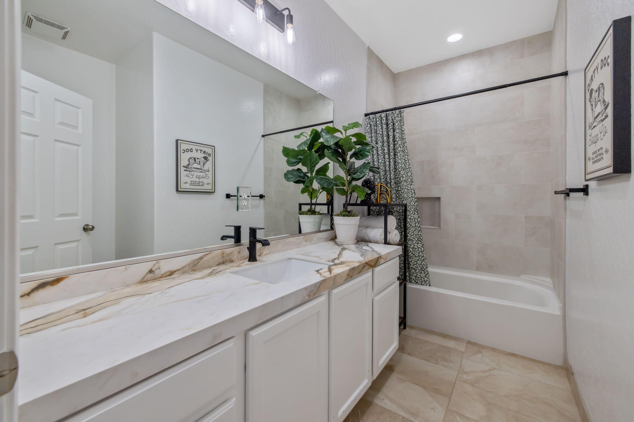 2319 W Tyler Ave, Visalia, CA 93291