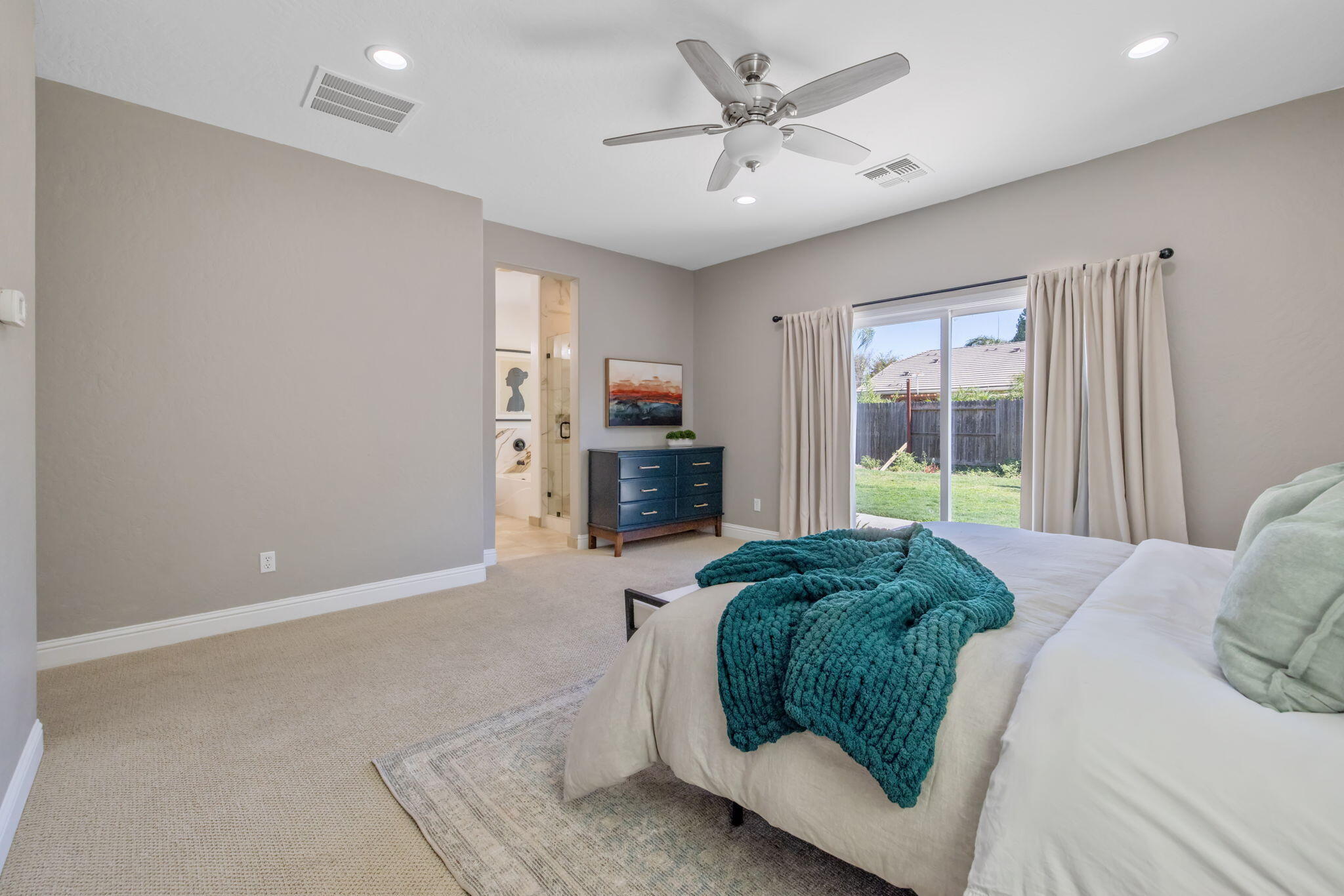2319 W Tyler Ave, Visalia, CA 93291