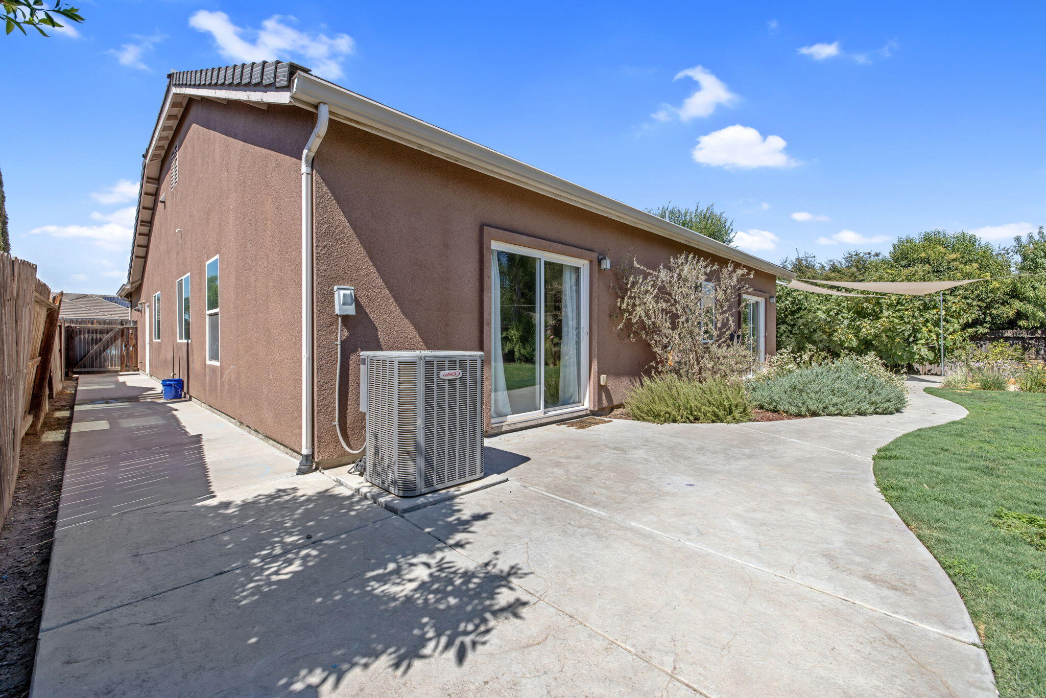2319 W Tyler Ave, Visalia, CA 93291