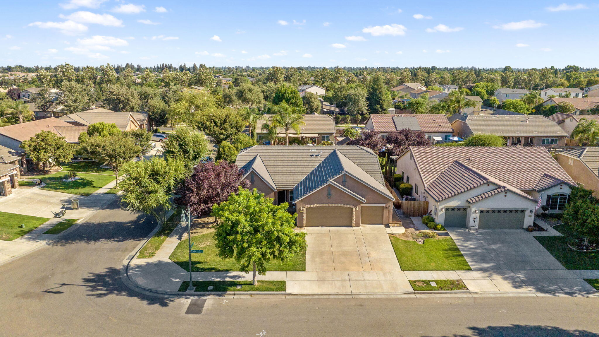 2319 W Tyler Ave, Visalia, CA 93291