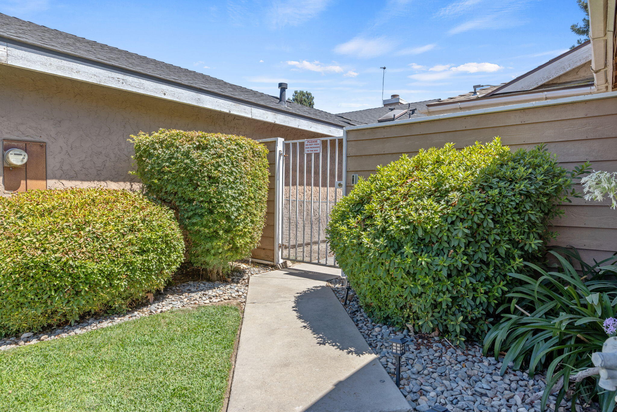 1811 E Vine, Visalia, CA 93292