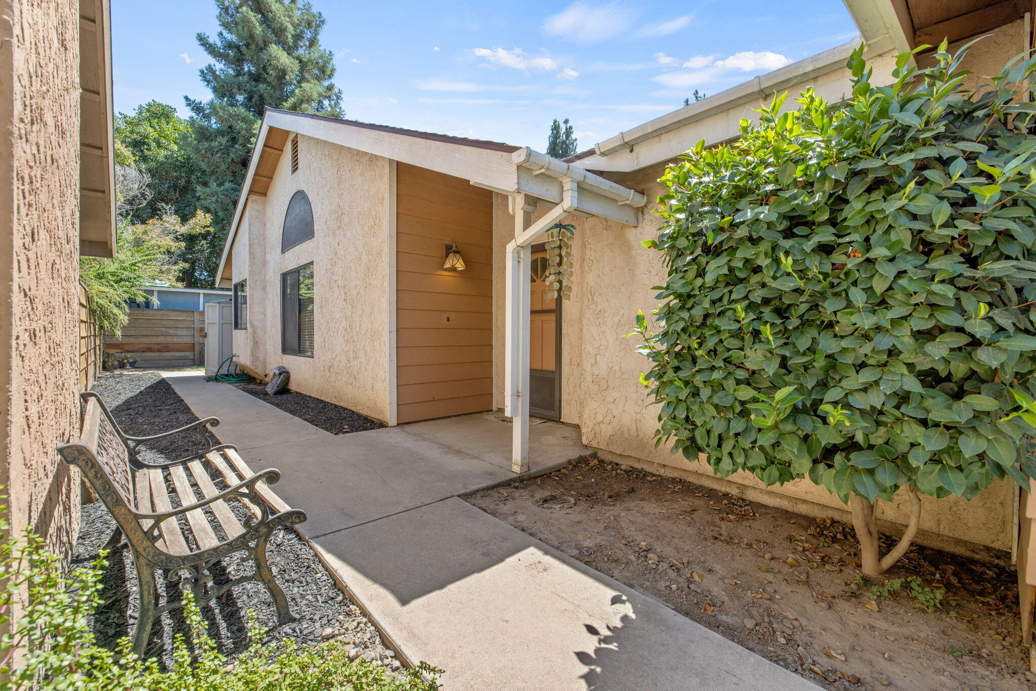 1811 E Vine, Visalia, CA 93292