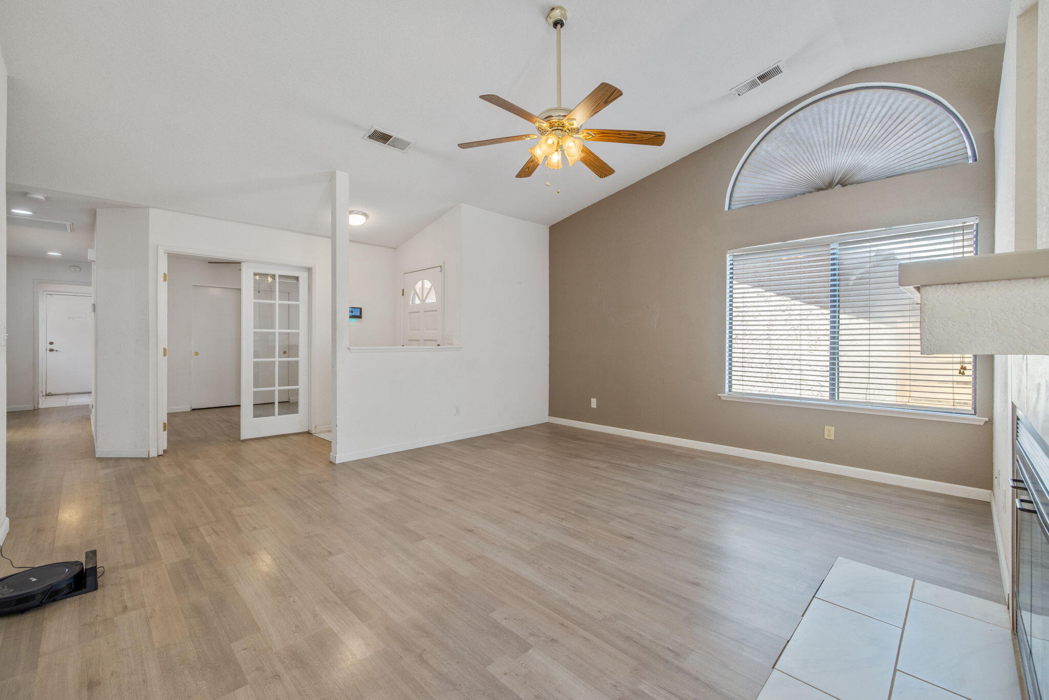 1811 E Vine, Visalia, CA 93292