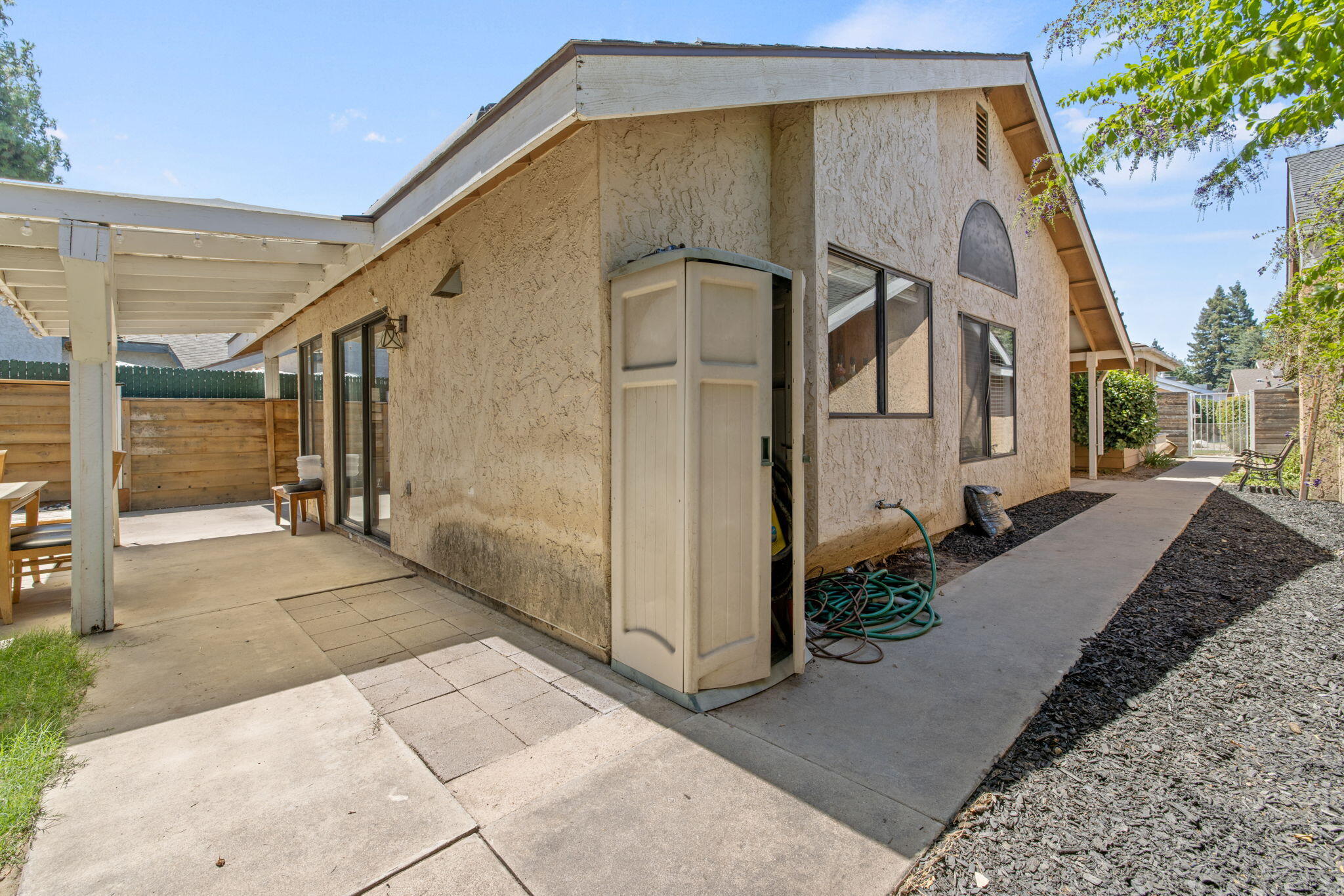 1811 E Vine, Visalia, CA 93292