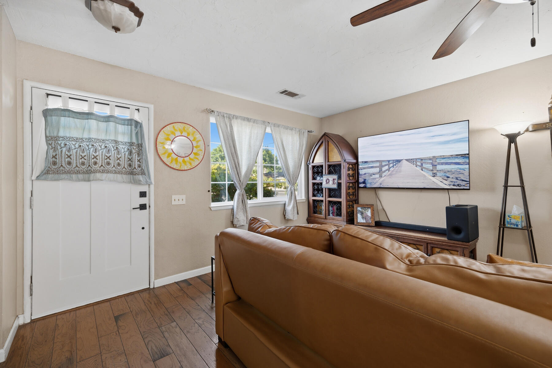 1323 W Seeger Ct, Visalia, CA 93277