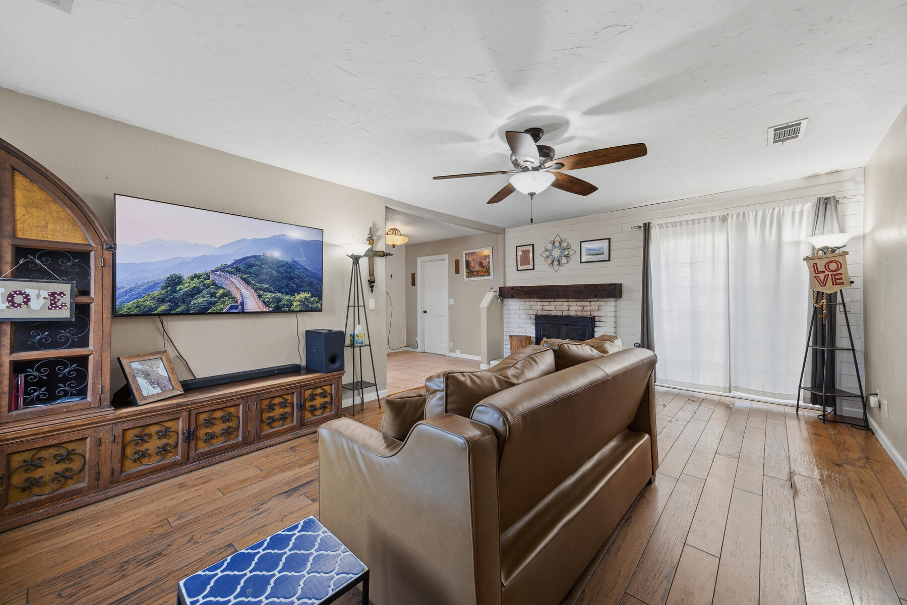 1323 W Seeger Ct, Visalia, CA 93277